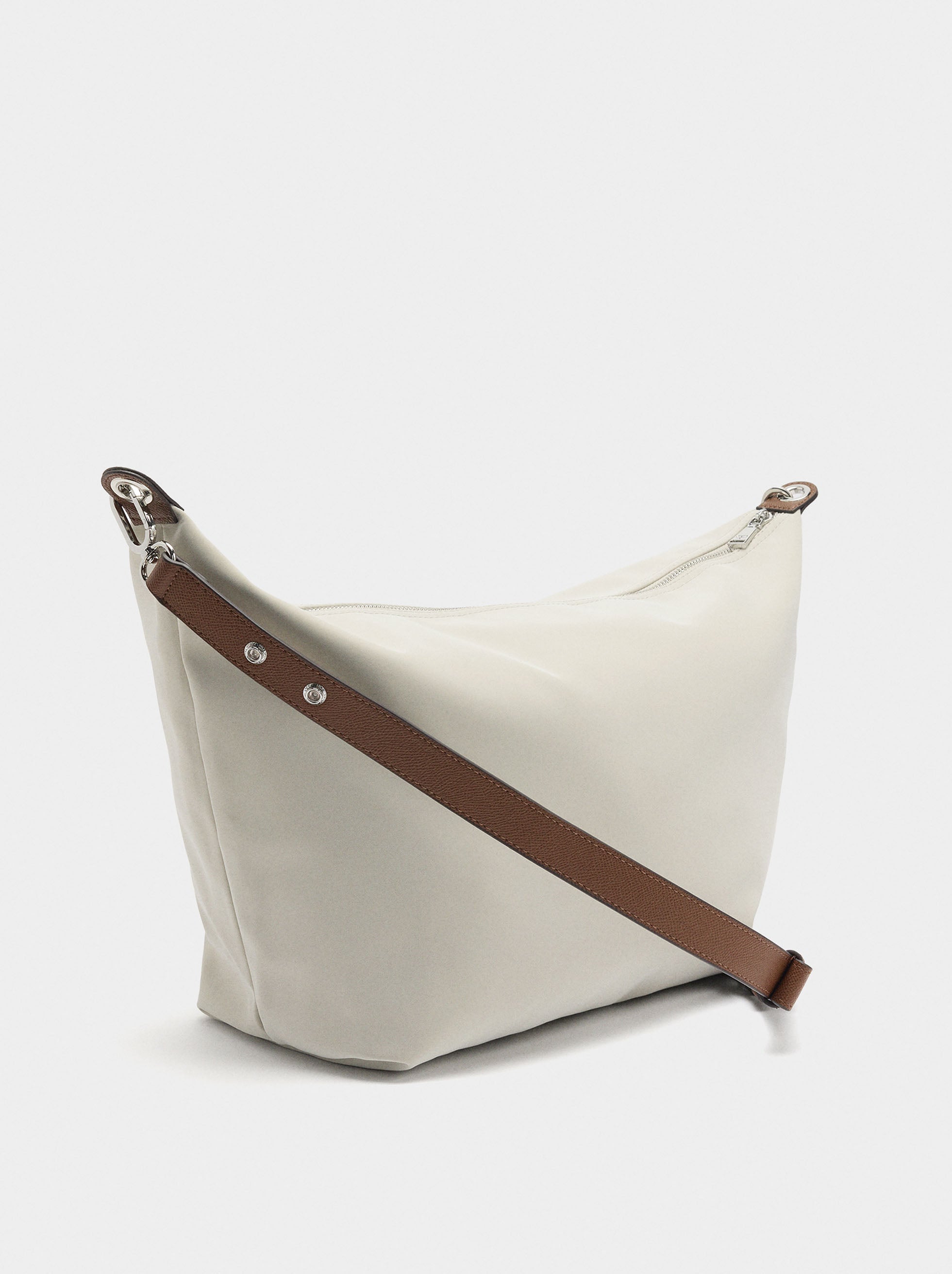Bolso De Hombro Textura Suave Con Pendiente