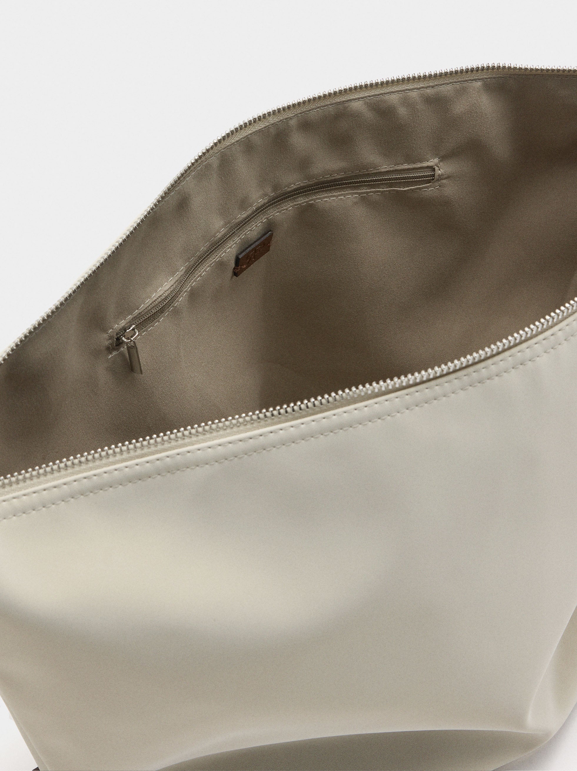Bolso De Hombro Textura Suave Con Pendiente