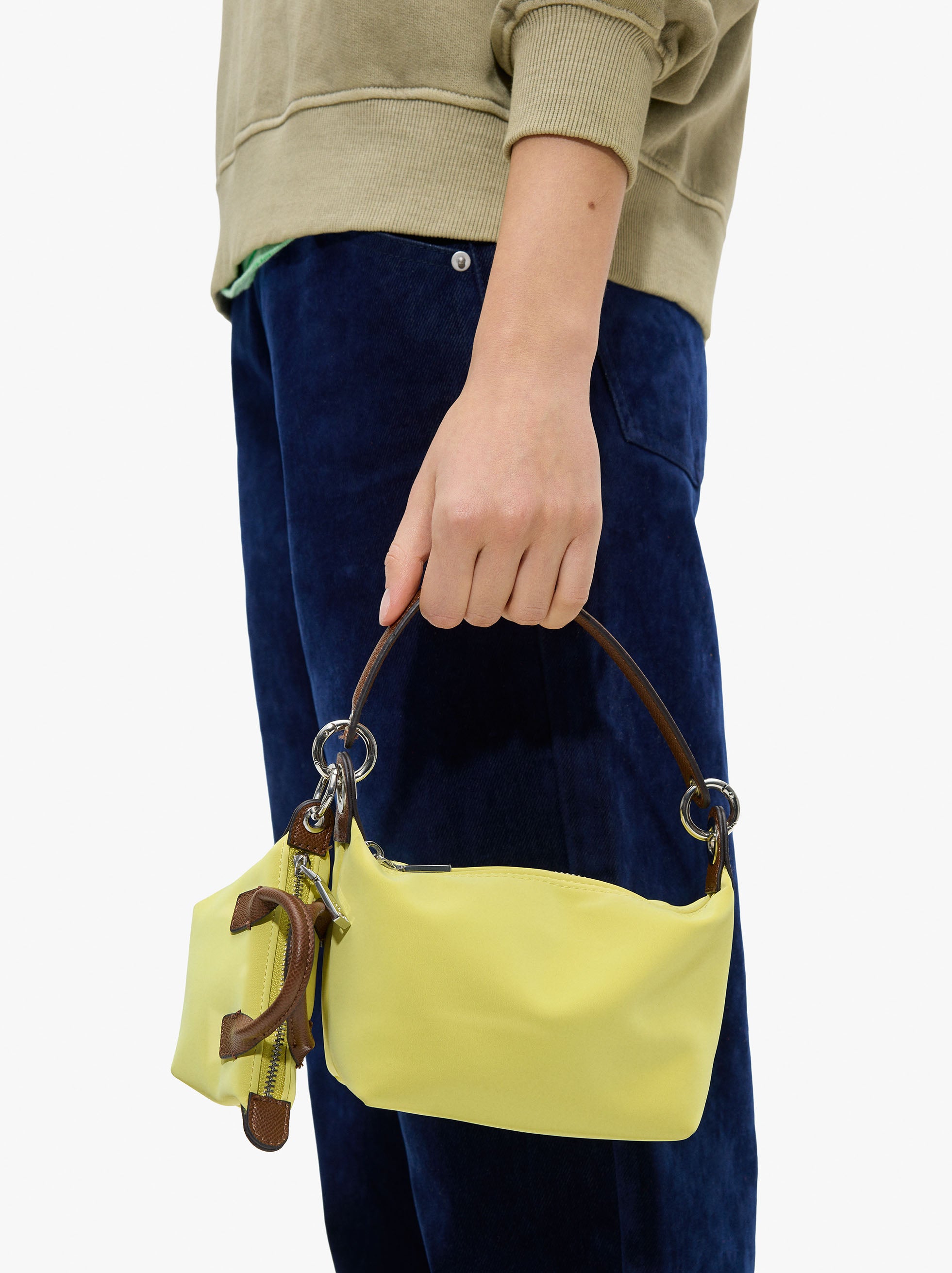 Bolso De Hombro Textura Suave Con Pendiente