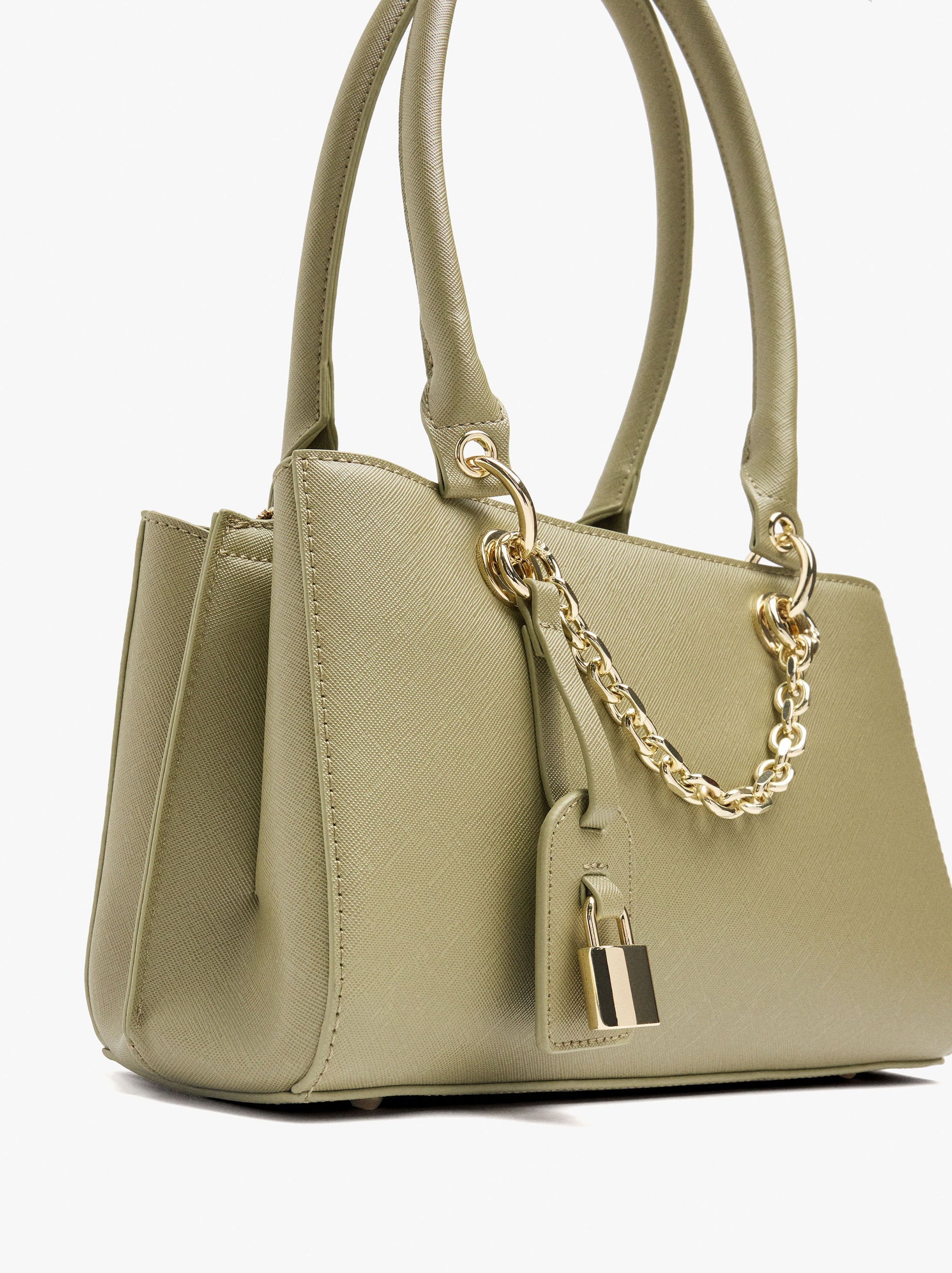 Bolso De Hombro Con Textura Y Colgante