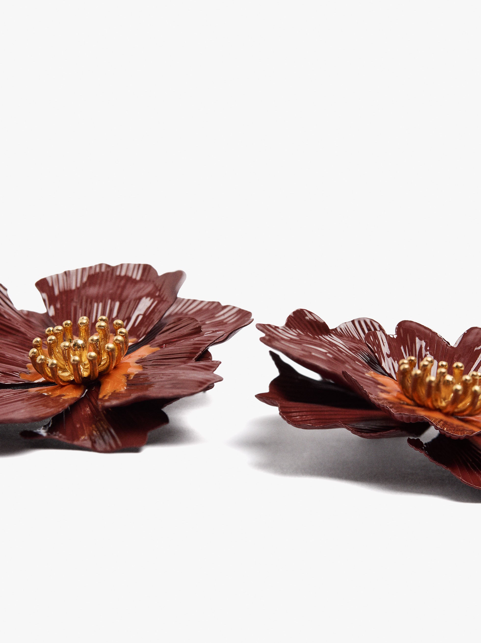Pendientes Maxi Con Flor Doble En Relieve
