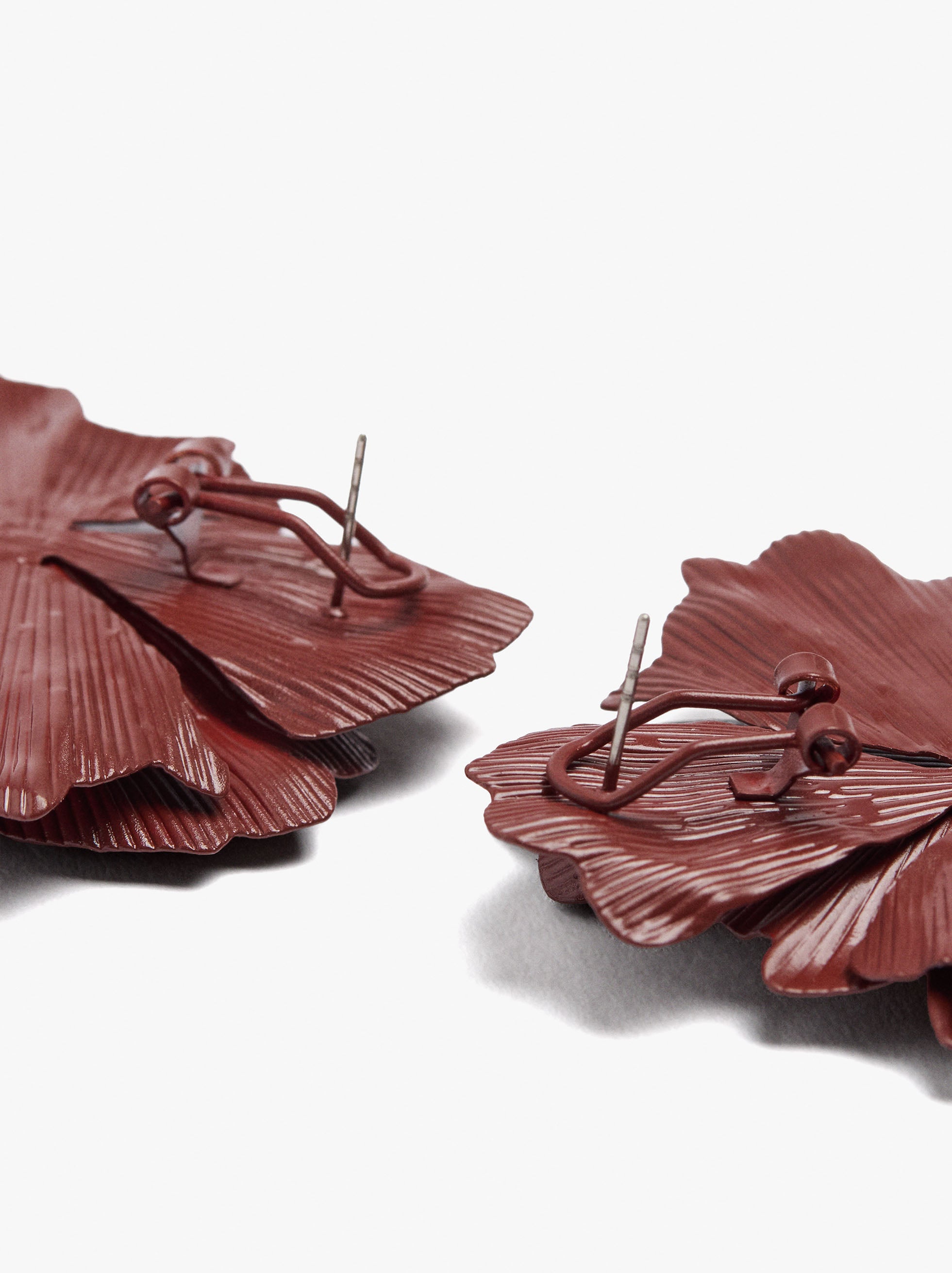 Pendientes Maxi Con Flor Doble En Relieve