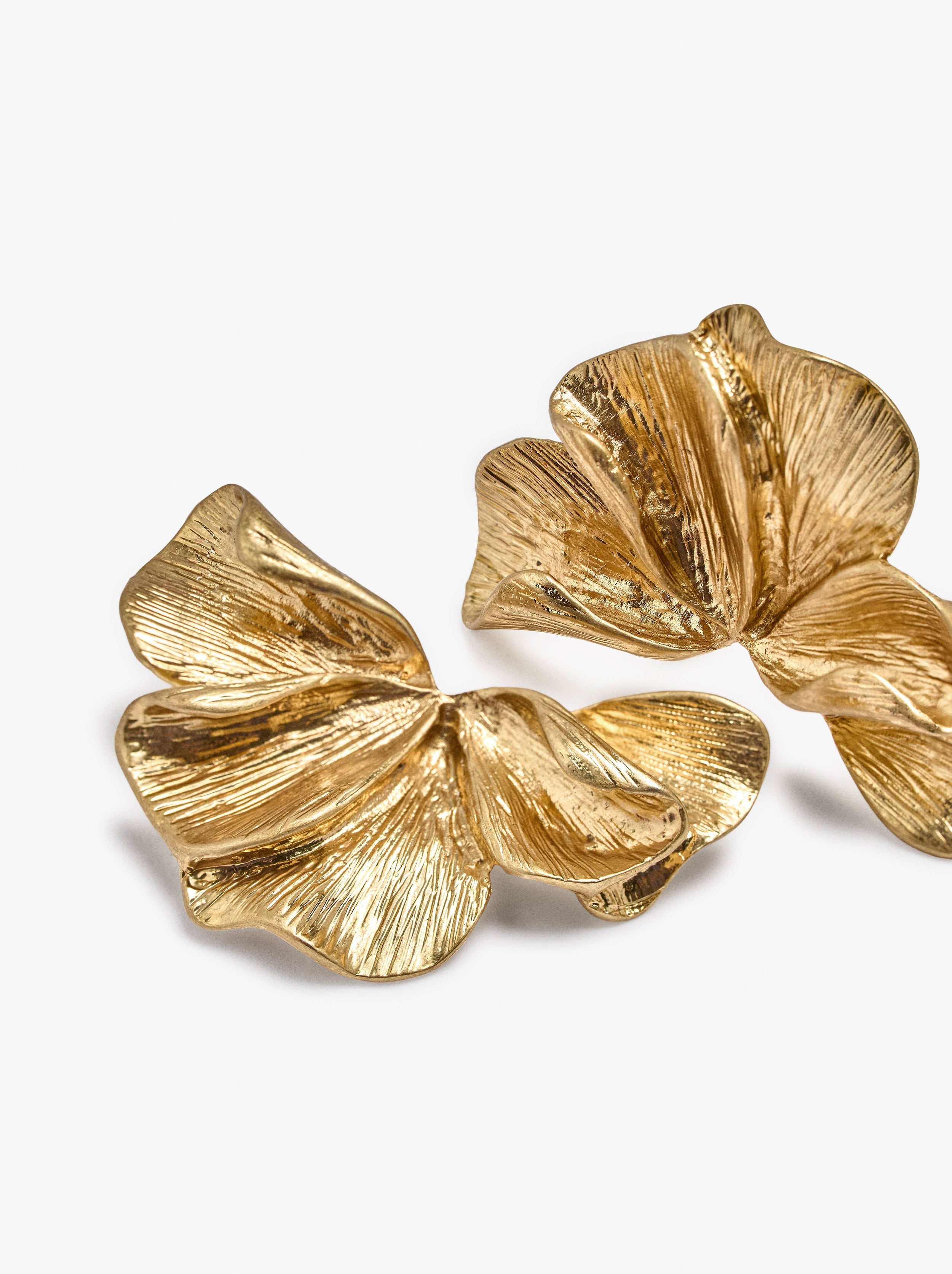 Pendientes Maxi Media Flor Con Relieve