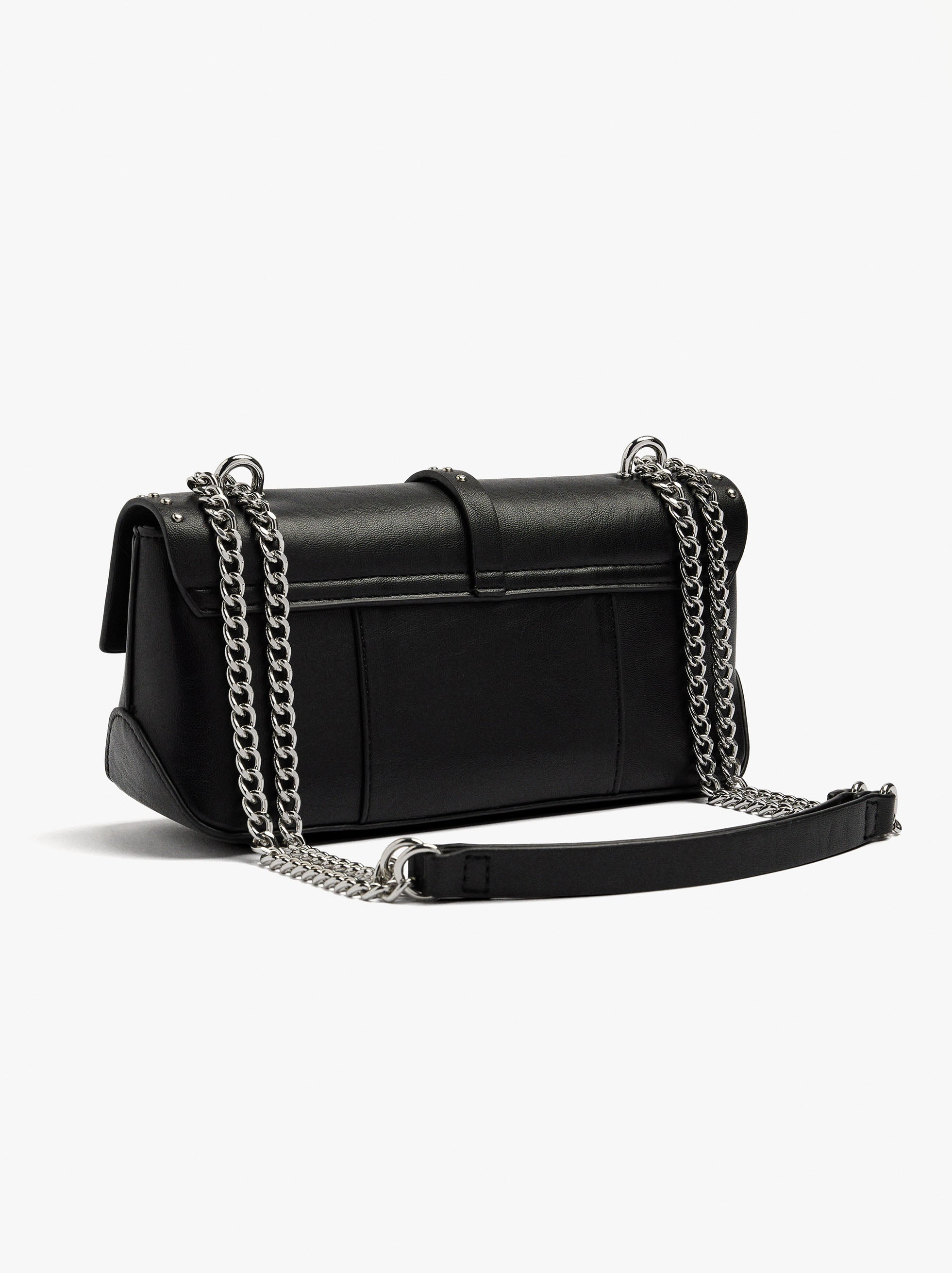 Bolso De Hombro Con Solapa Y Tachuelas