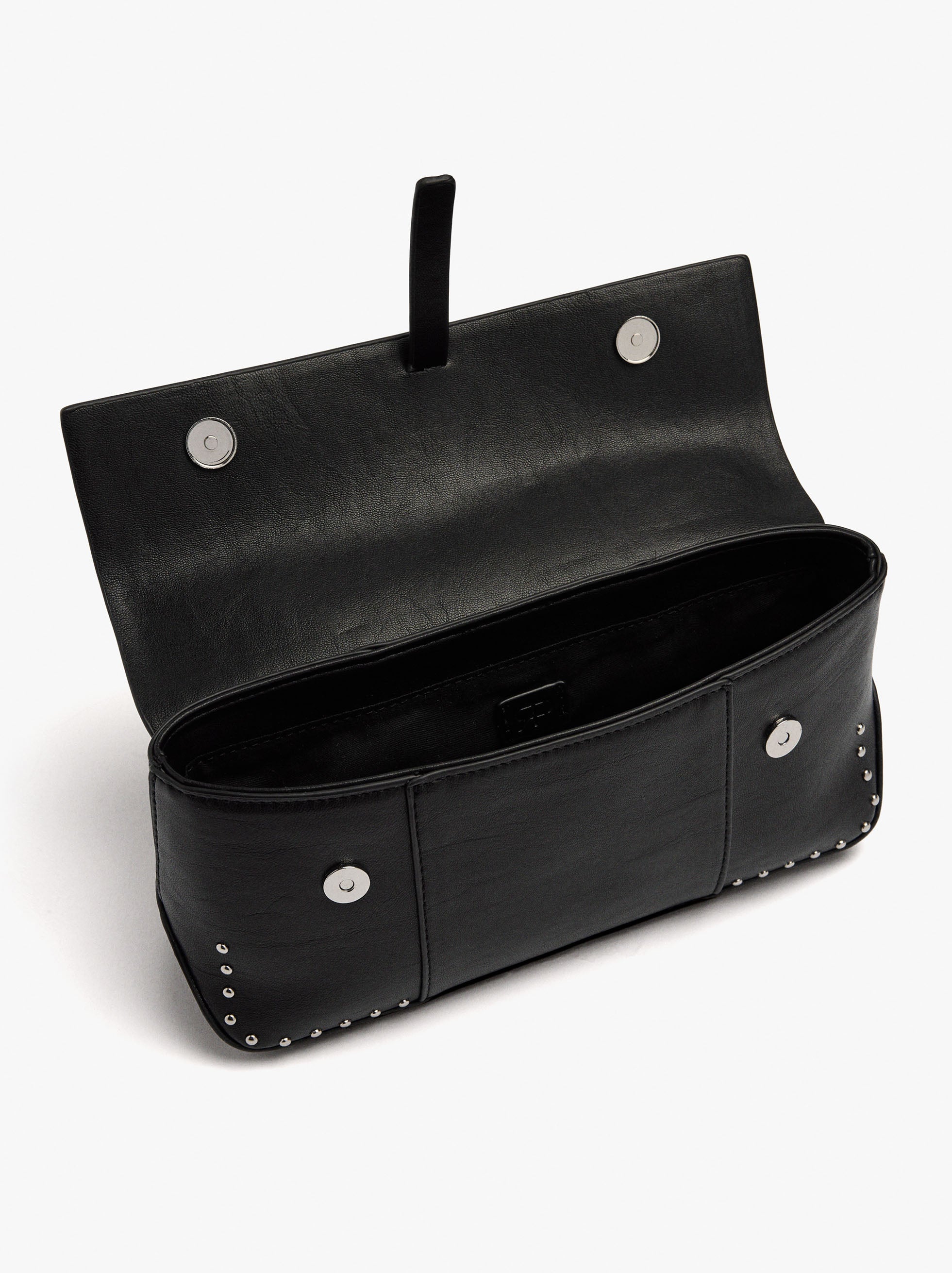 Bolso De Hombro Con Solapa Y Tachuelas