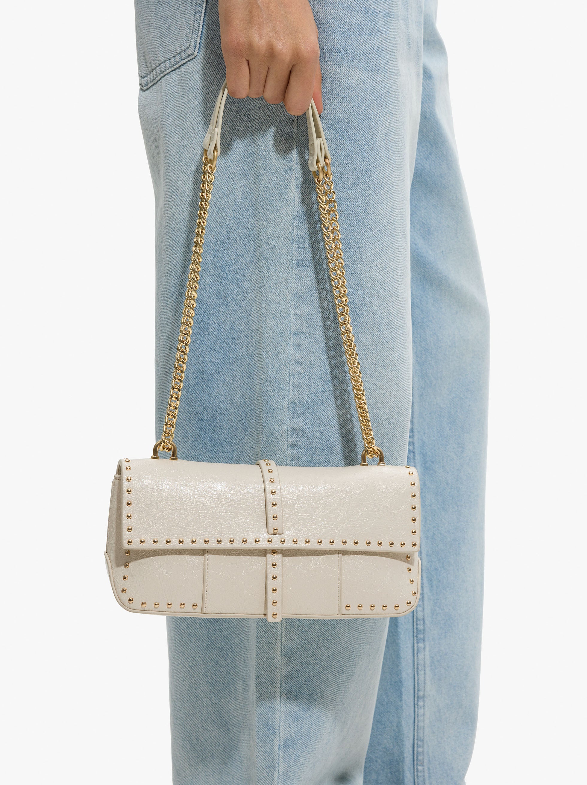 Bolso De Hombro Con Solapa Y Tachuelas