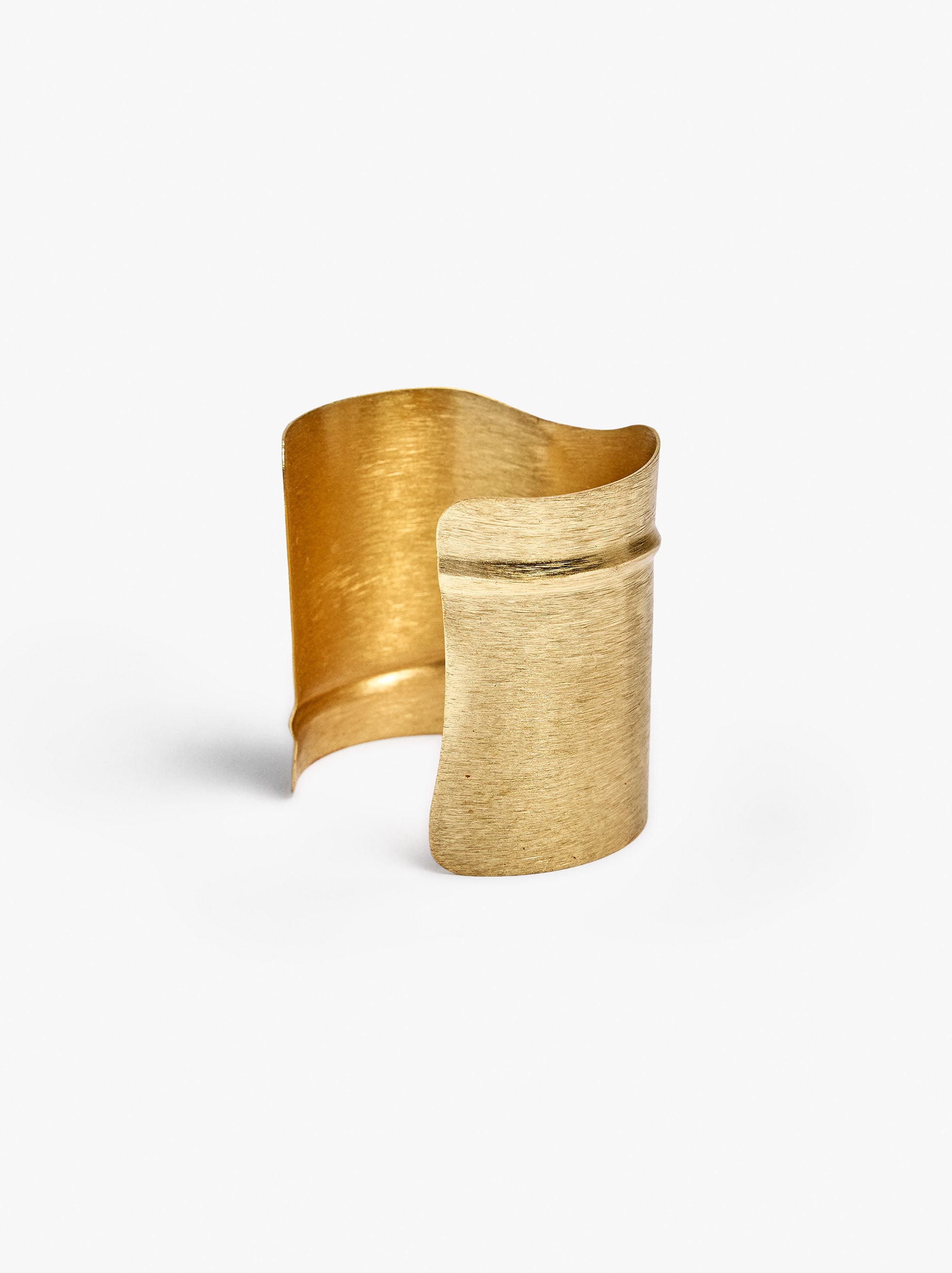Pulsera Ancha Rígida Con Relieve