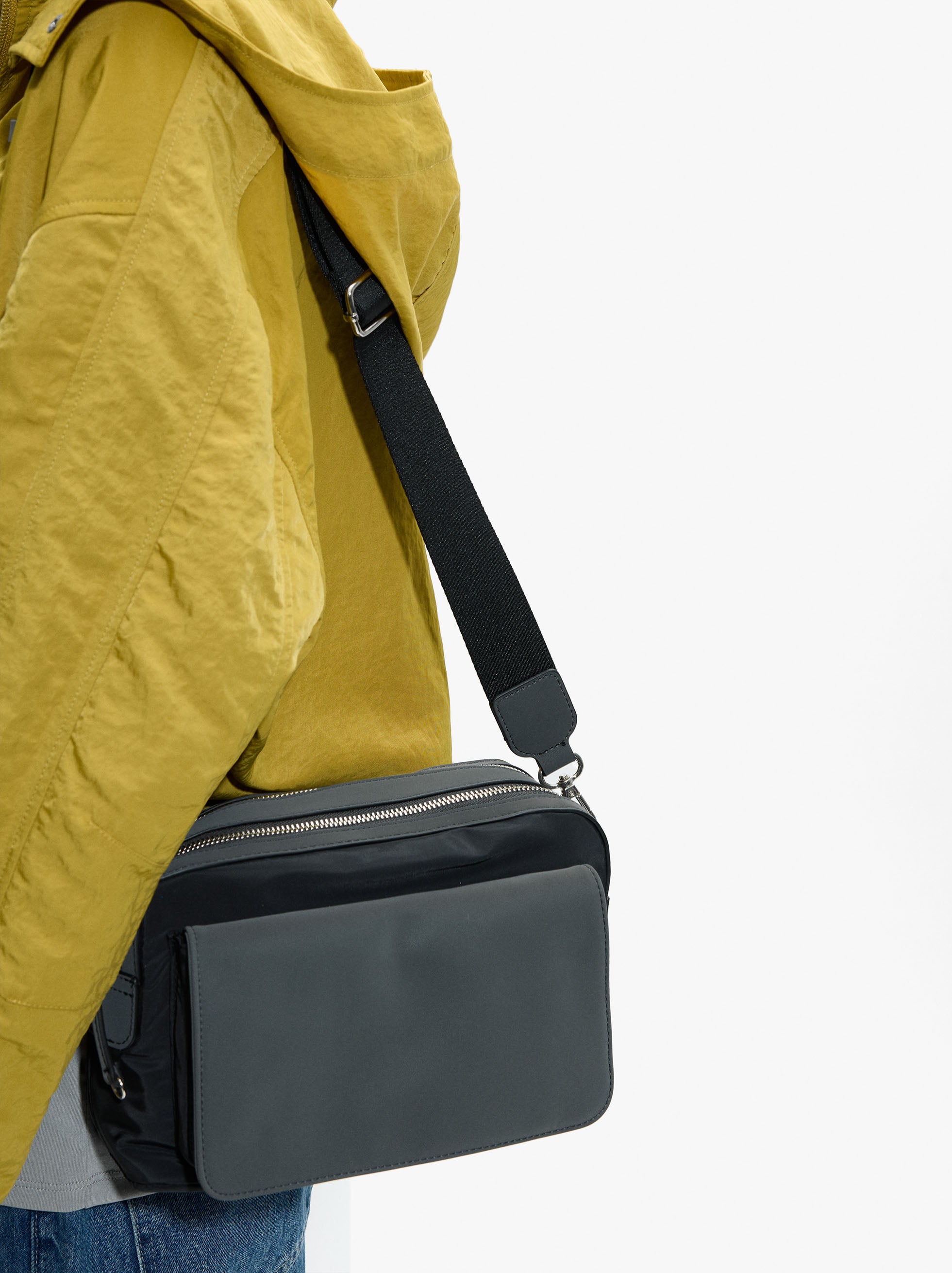 Bolso Bandolera De Nylon Con Solapa