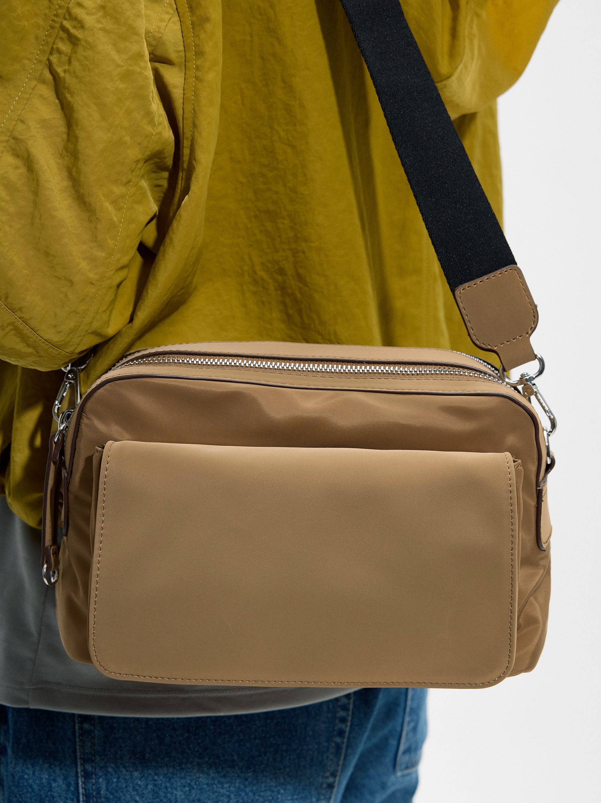 Bolso Bandolera De Nylon Con Solapa