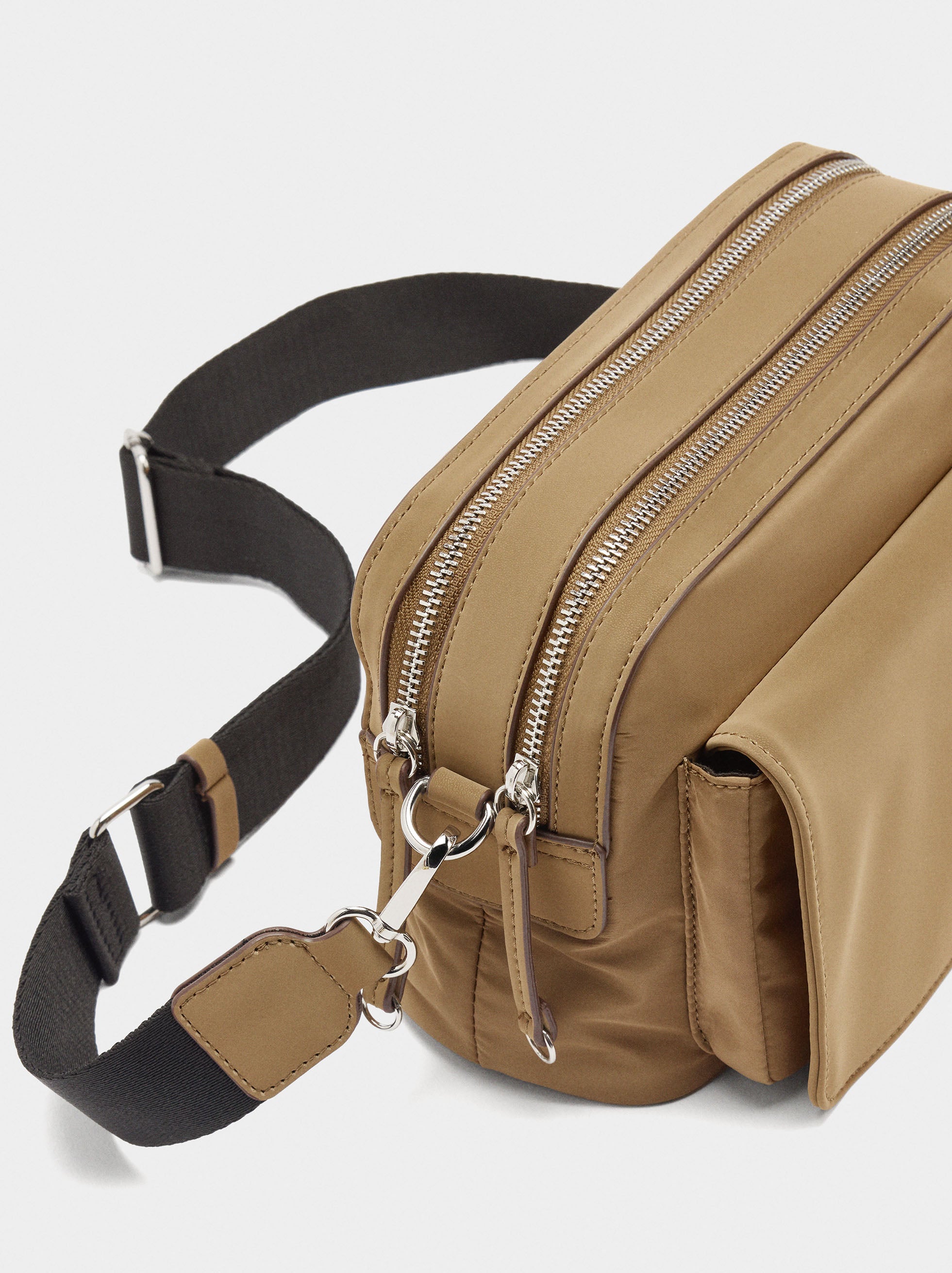 Bolso Bandolera De Nylon Con Solapa