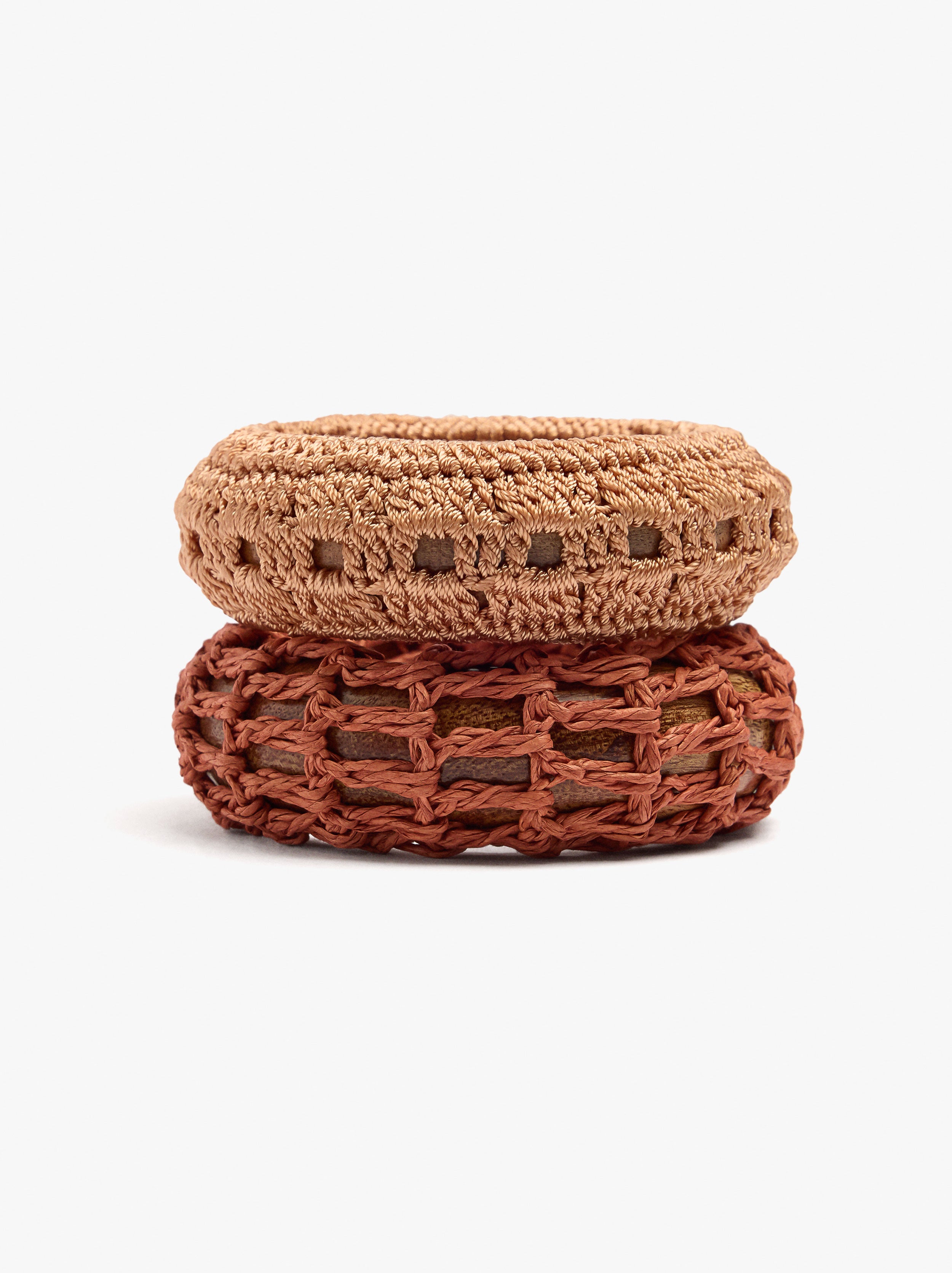 Set De Pulseras De Madera Con Rafia
