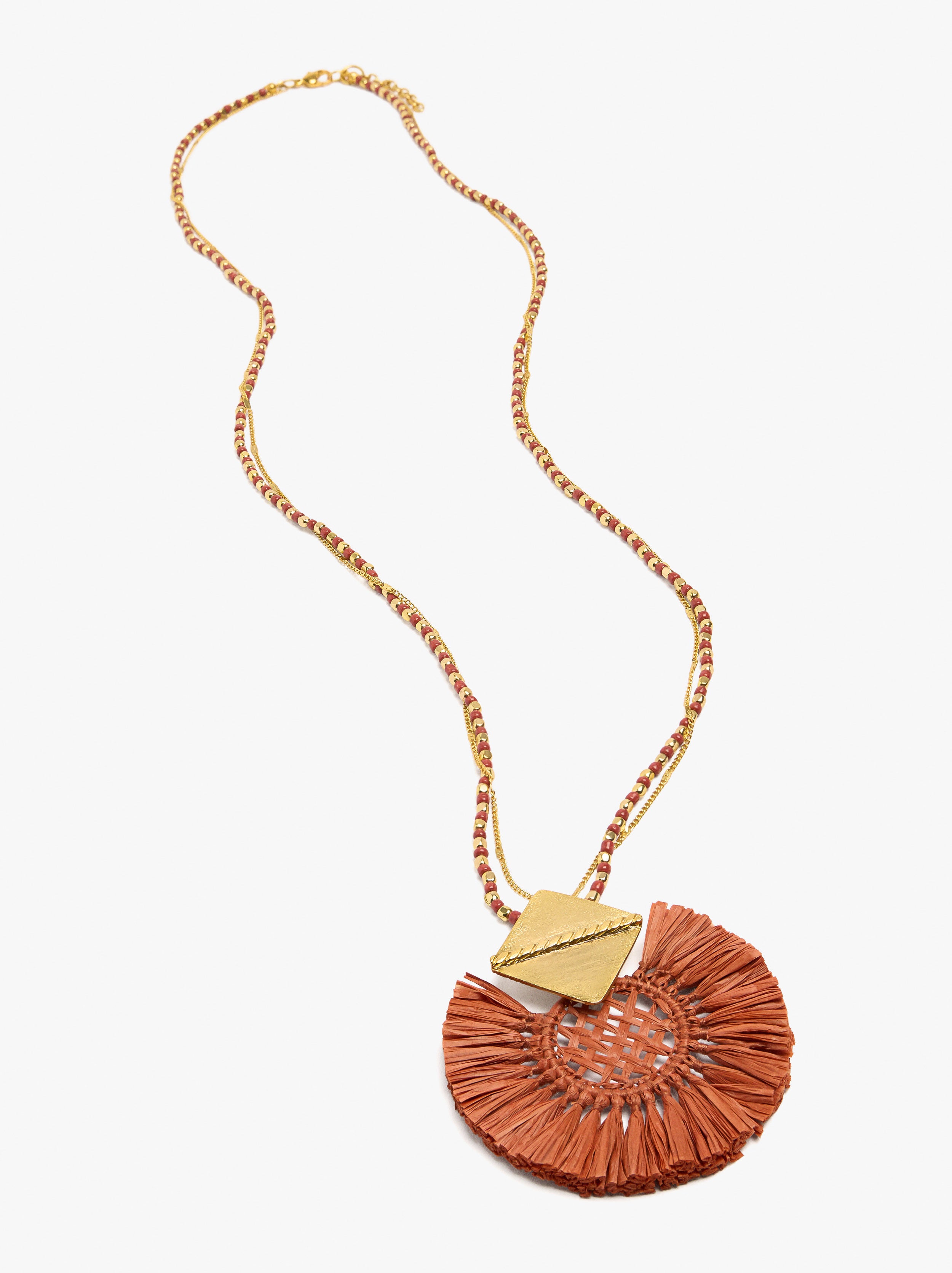 Collar Largo Con Colgante De Rafia