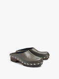 Zuecos De Piel Con Tachuelas