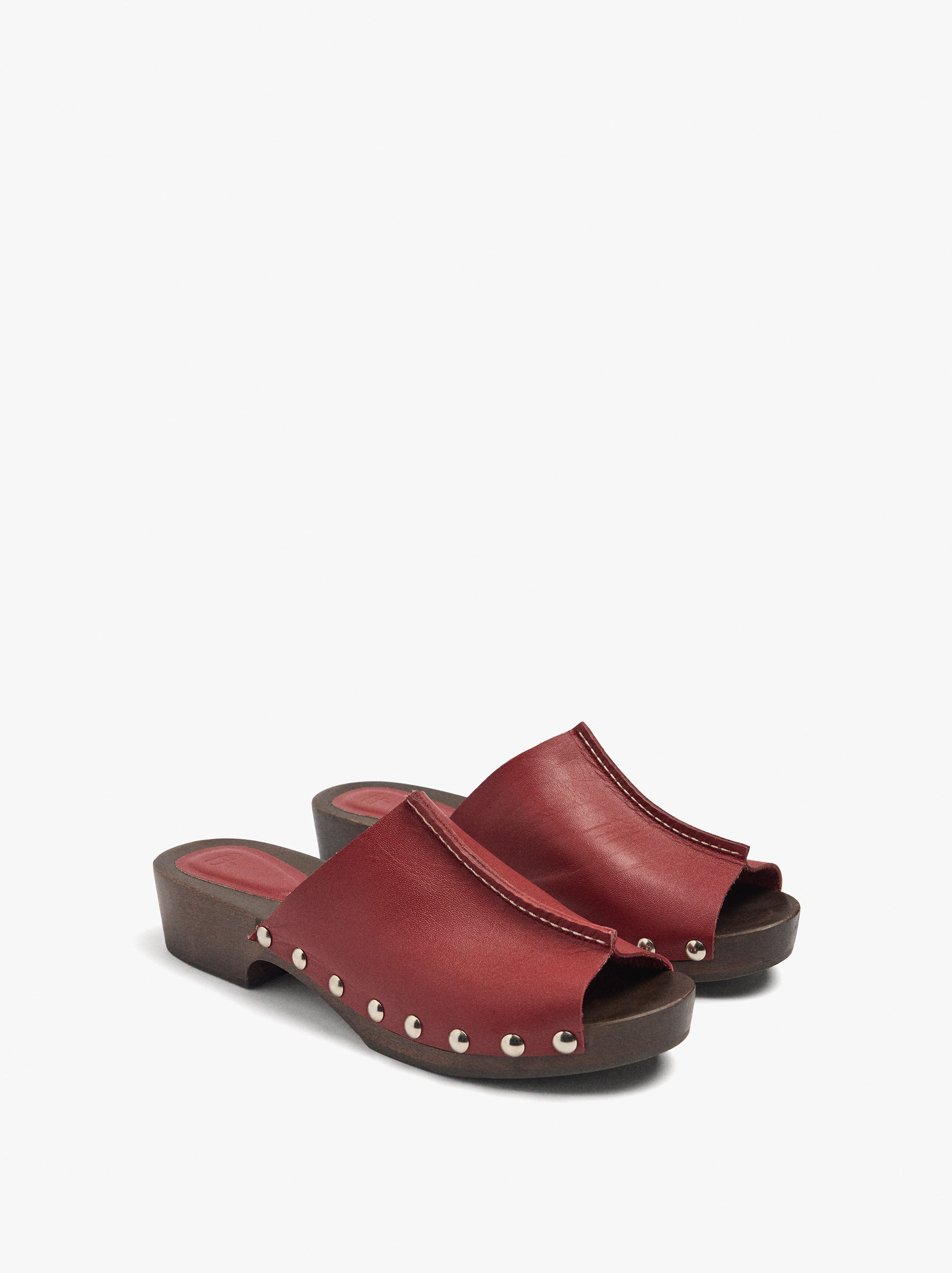 Sandalias Tipo Zueco De Piel Con Tachuelas