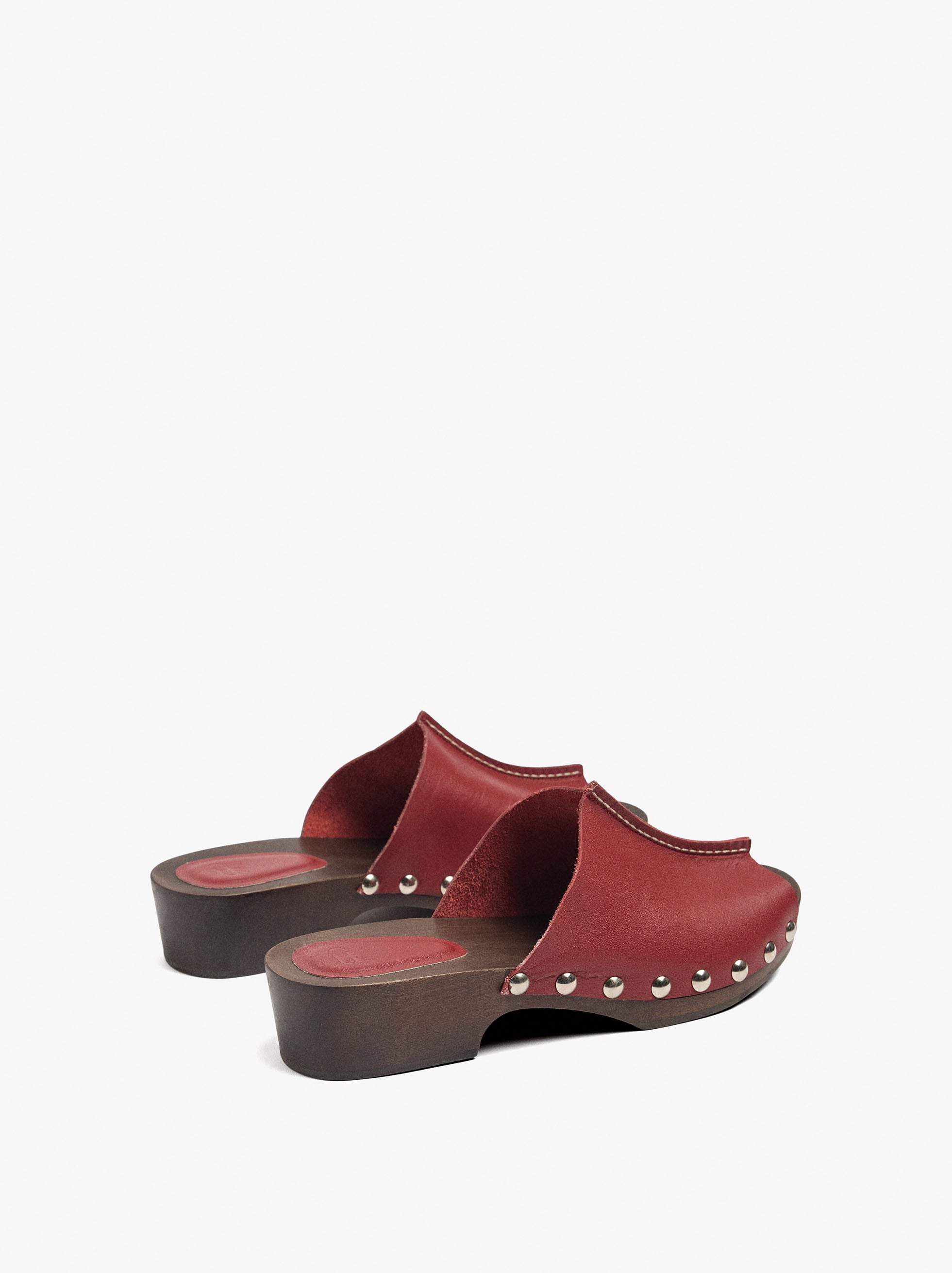 Sandalias Tipo Zueco De Piel Con Tachuelas