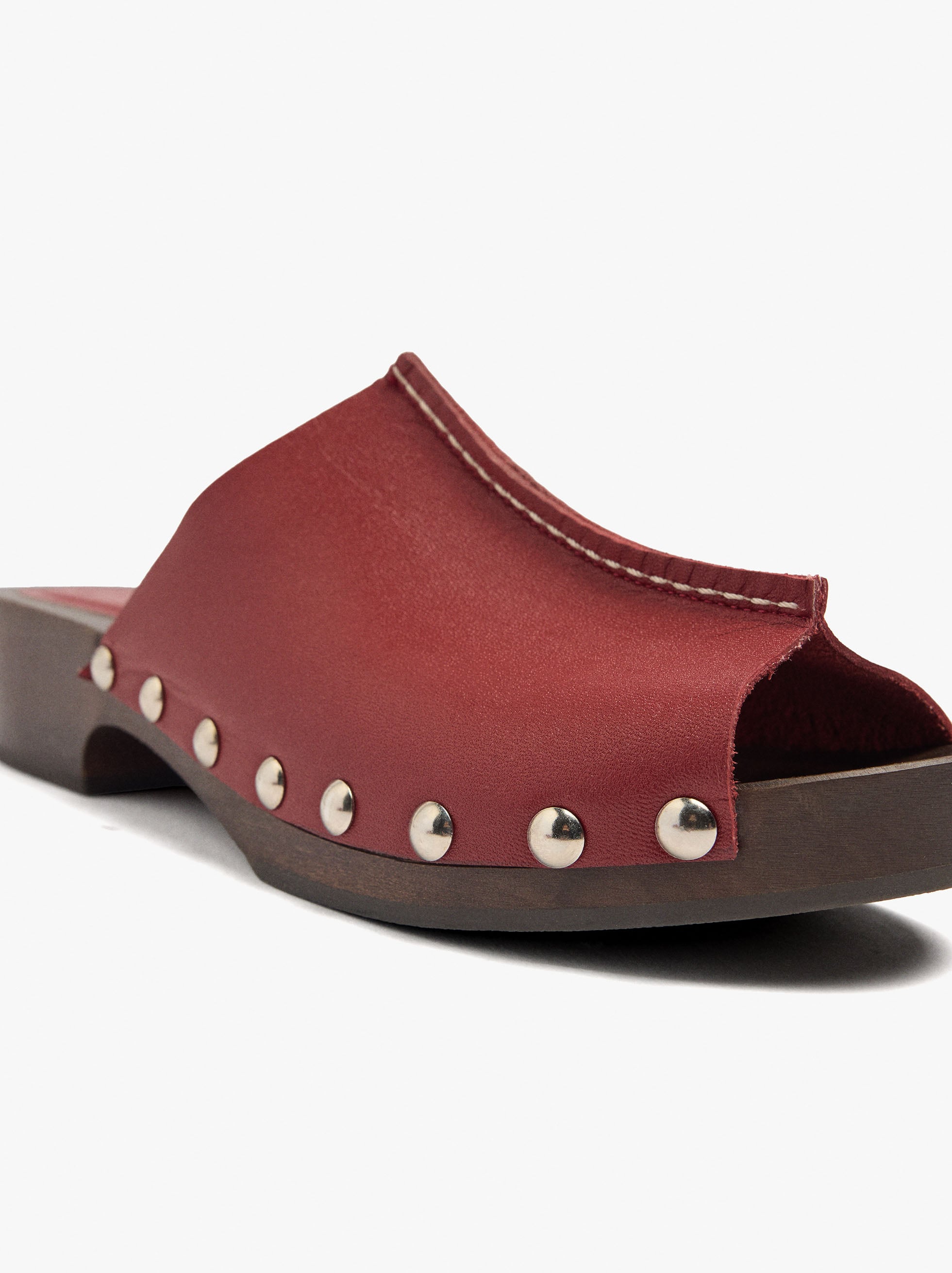 Sandalias Tipo Zueco De Piel Con Tachuelas