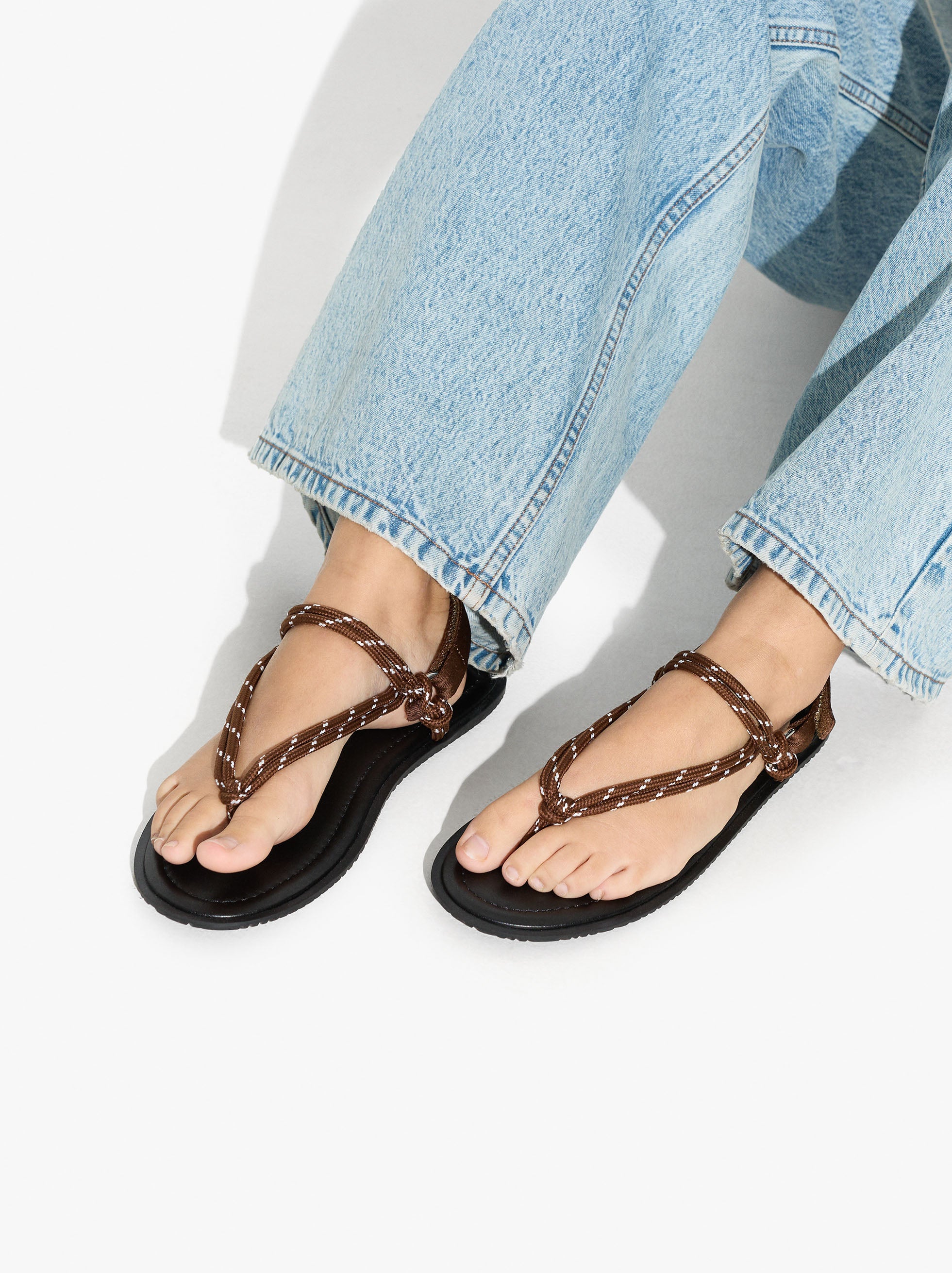 Sandalias Planas Con Tiras De Cordón Estampado