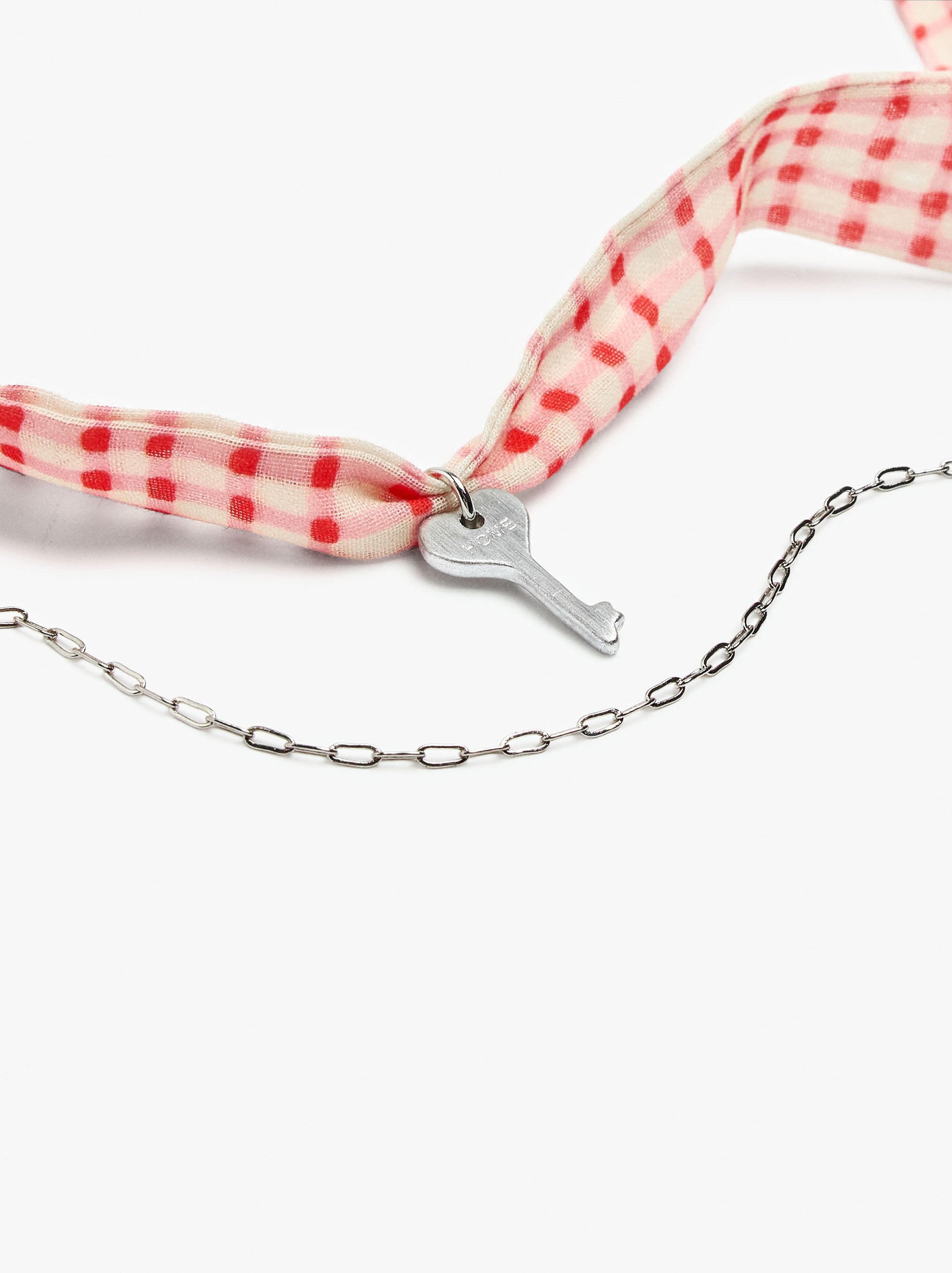 Collar De Tela Con Charm De Llave-Corazón