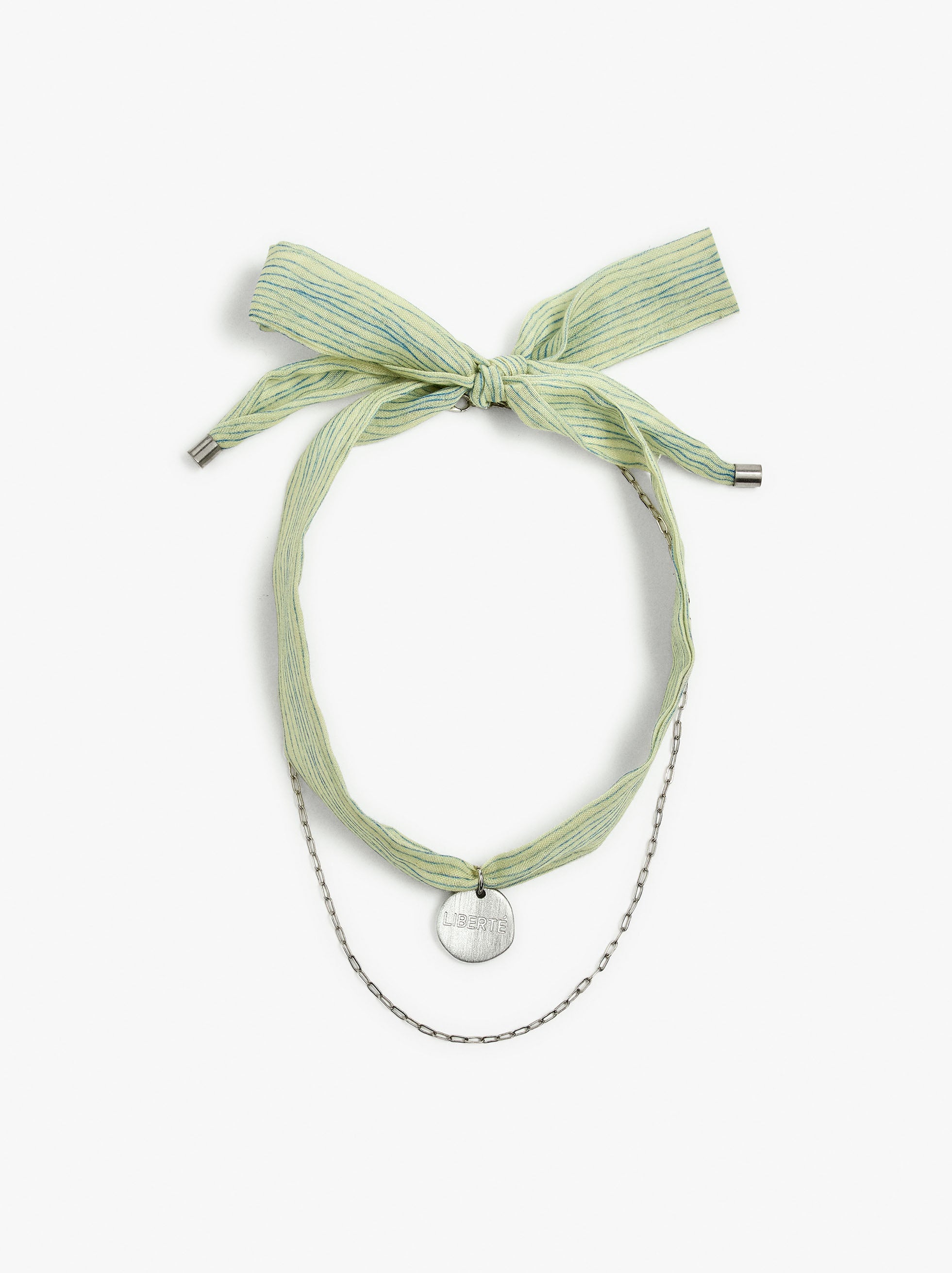 Collar De Tela Con Charm Medalla