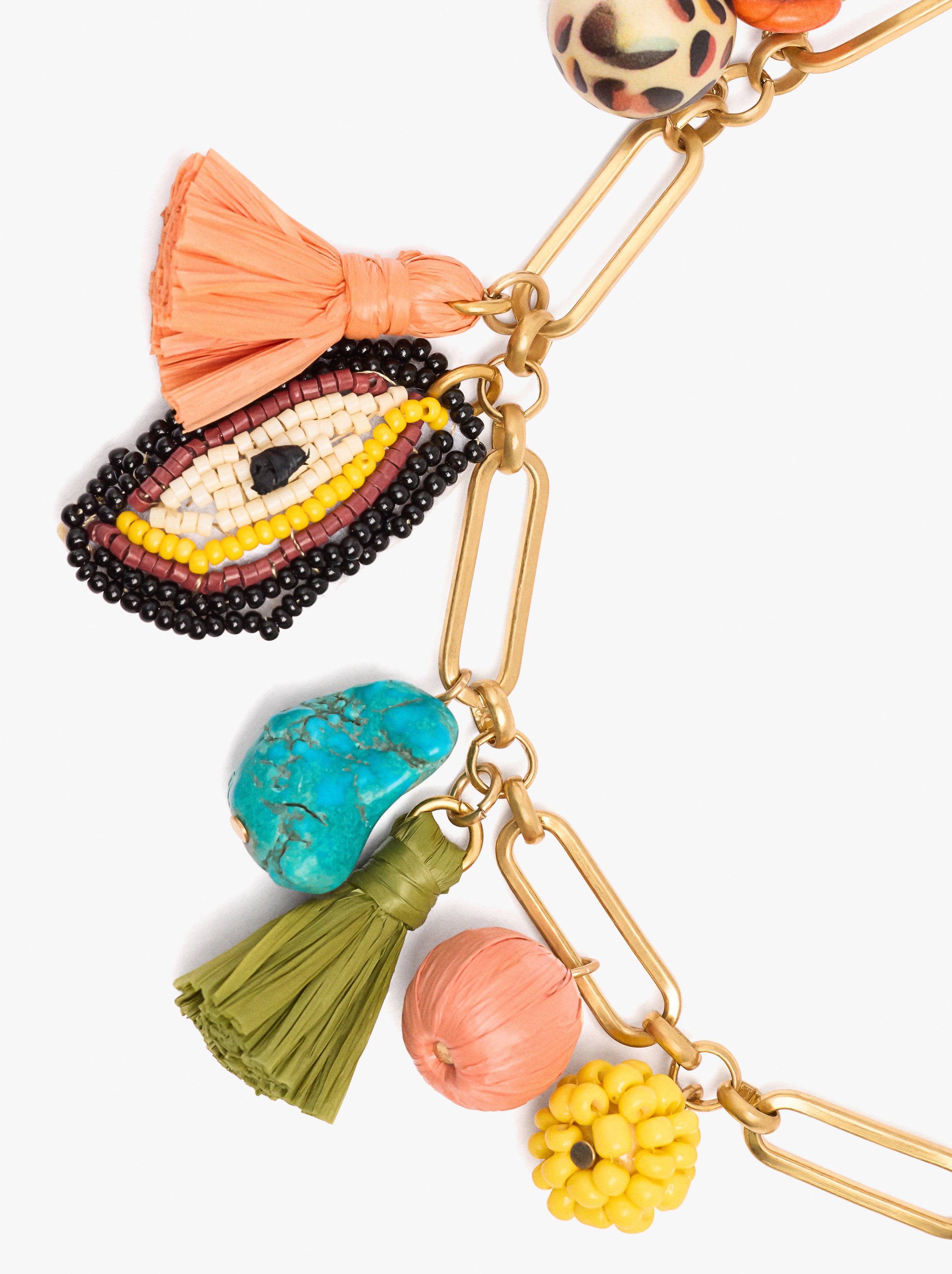 Pulsera De Eslabones Con Colgantes De Rafia Y Abalorios