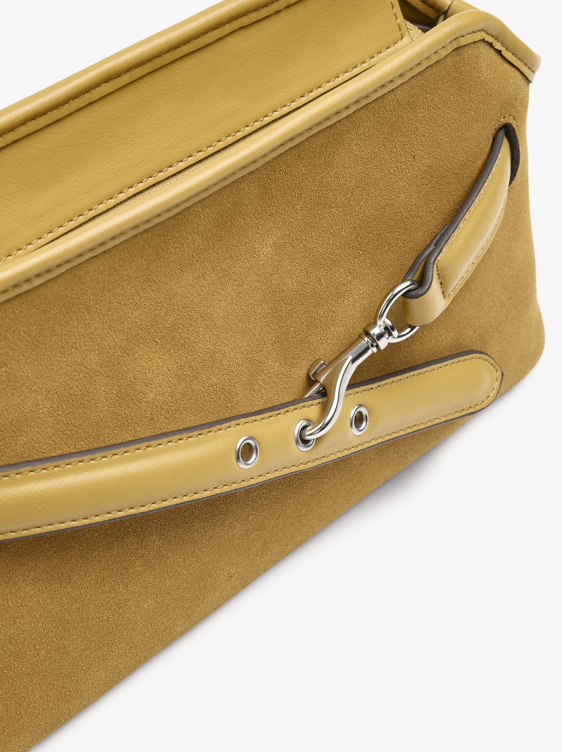 Bolso Bandolera Detalles De Piel Con Cinturón