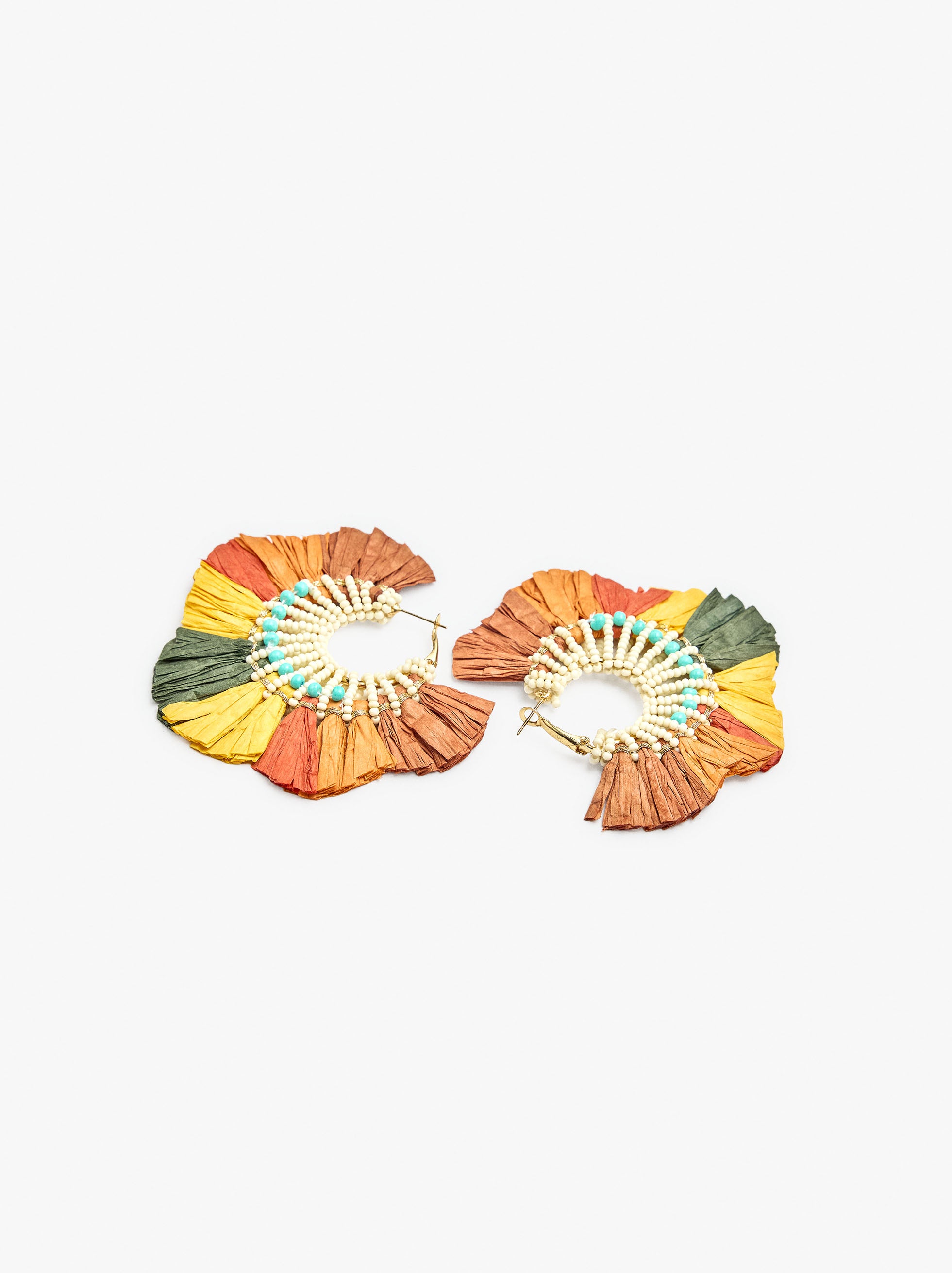 Aros Maxi Con Abalorios Y Rafia Multicolor