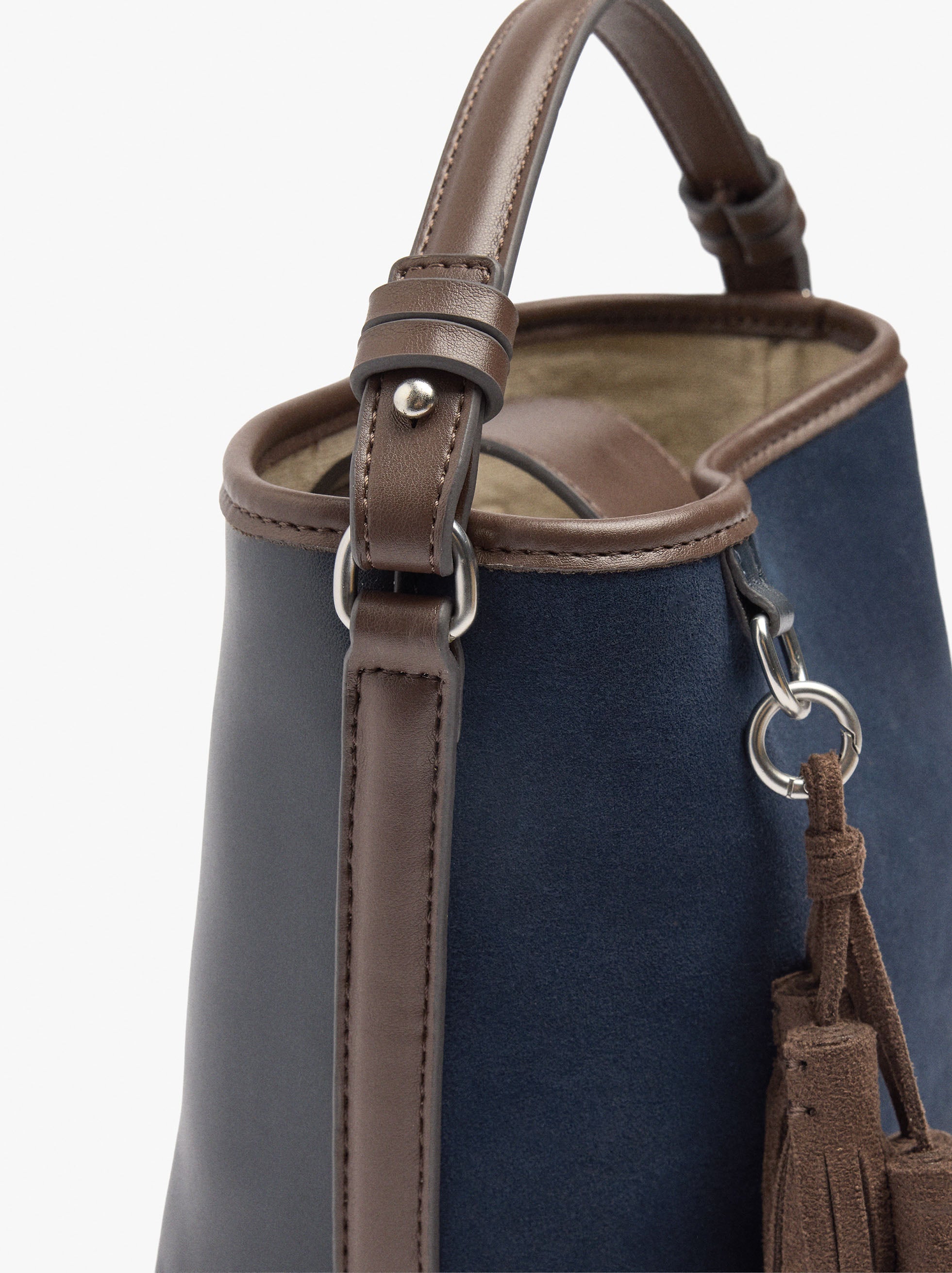 Bolso Bombonera Detalles De Piel Con Colgante