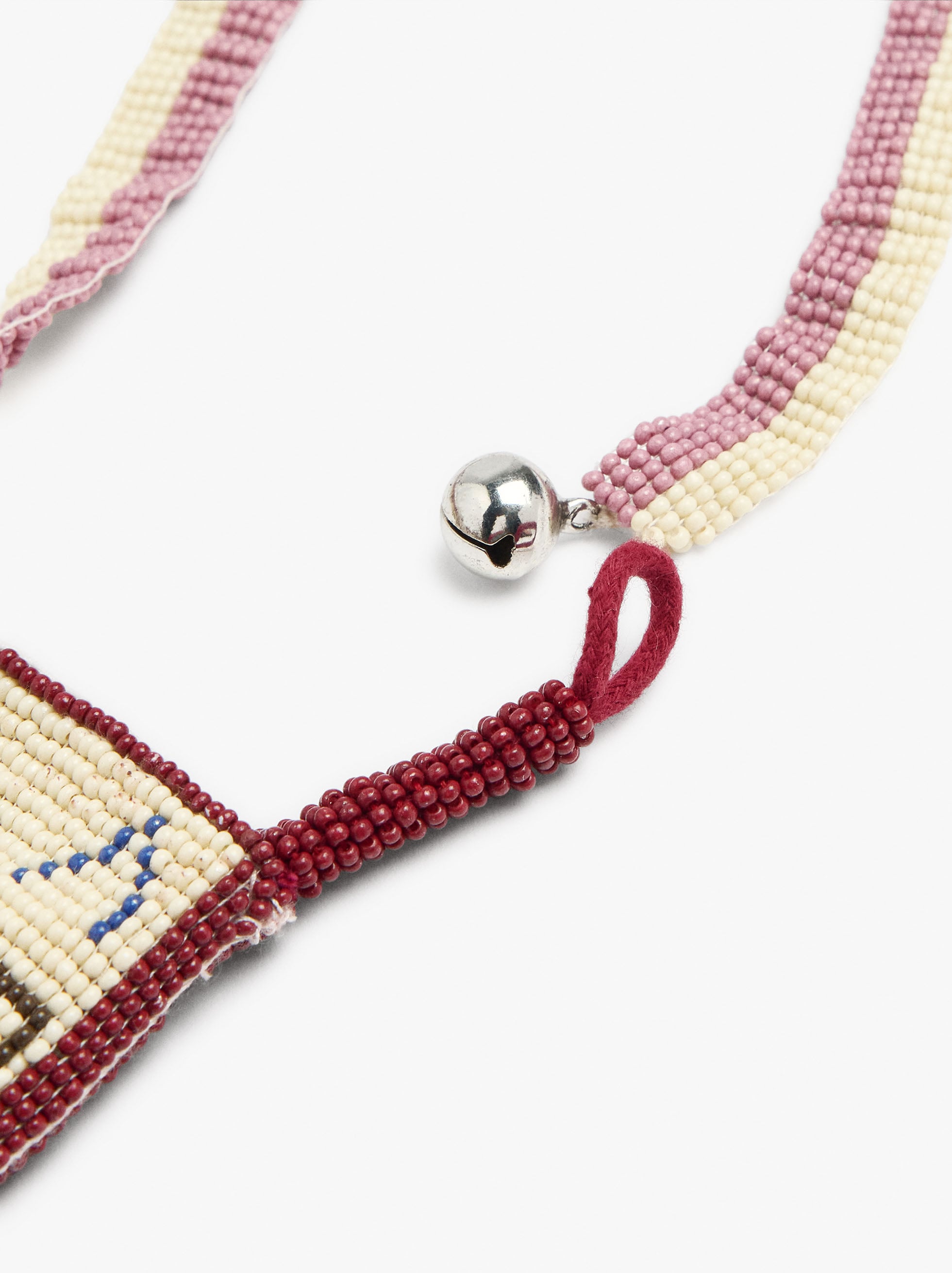 Collar Con Bolsillo De Abalorios Y Cascabeles