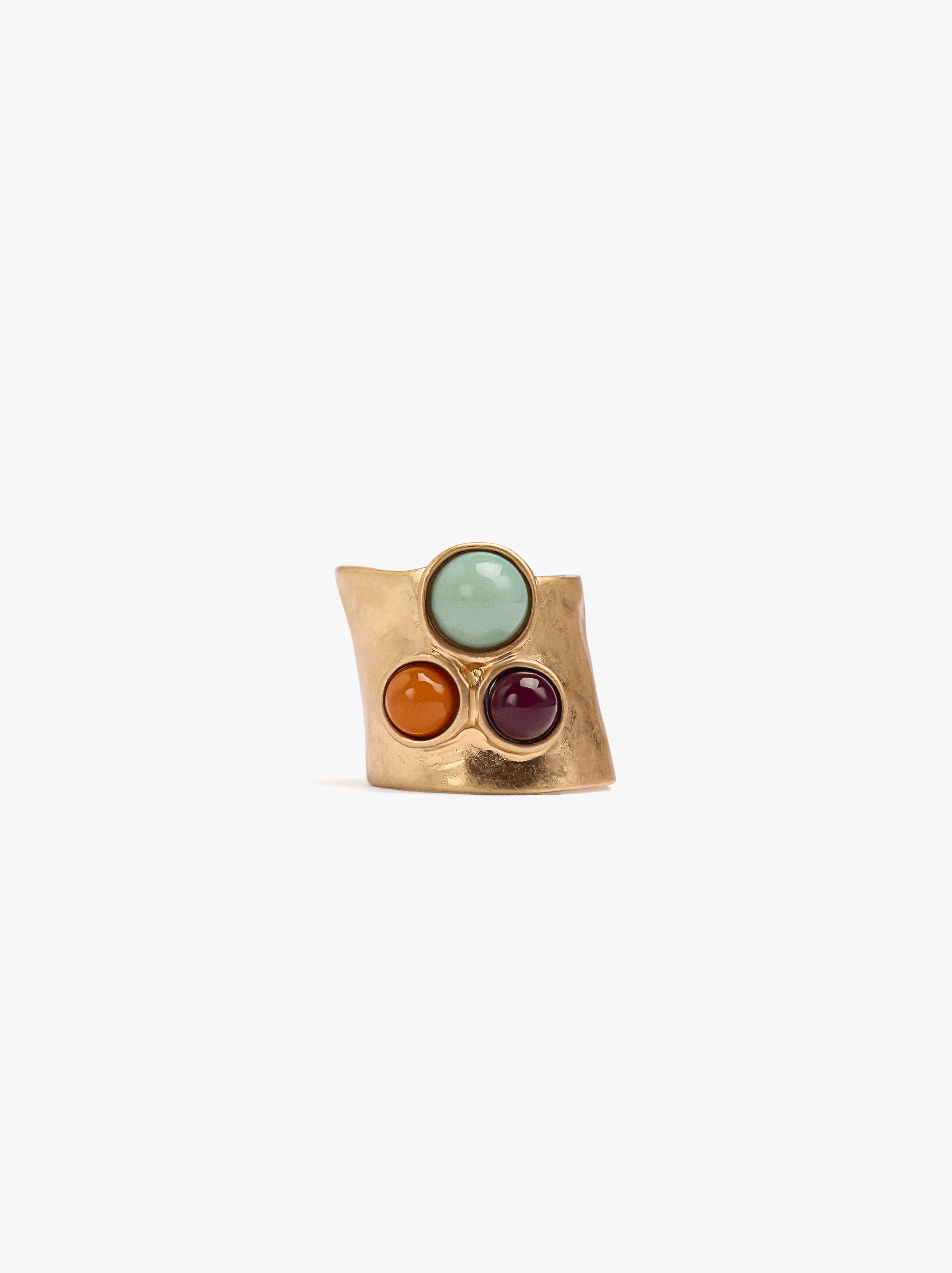 Anillo Ancho Con Detalles En Resina