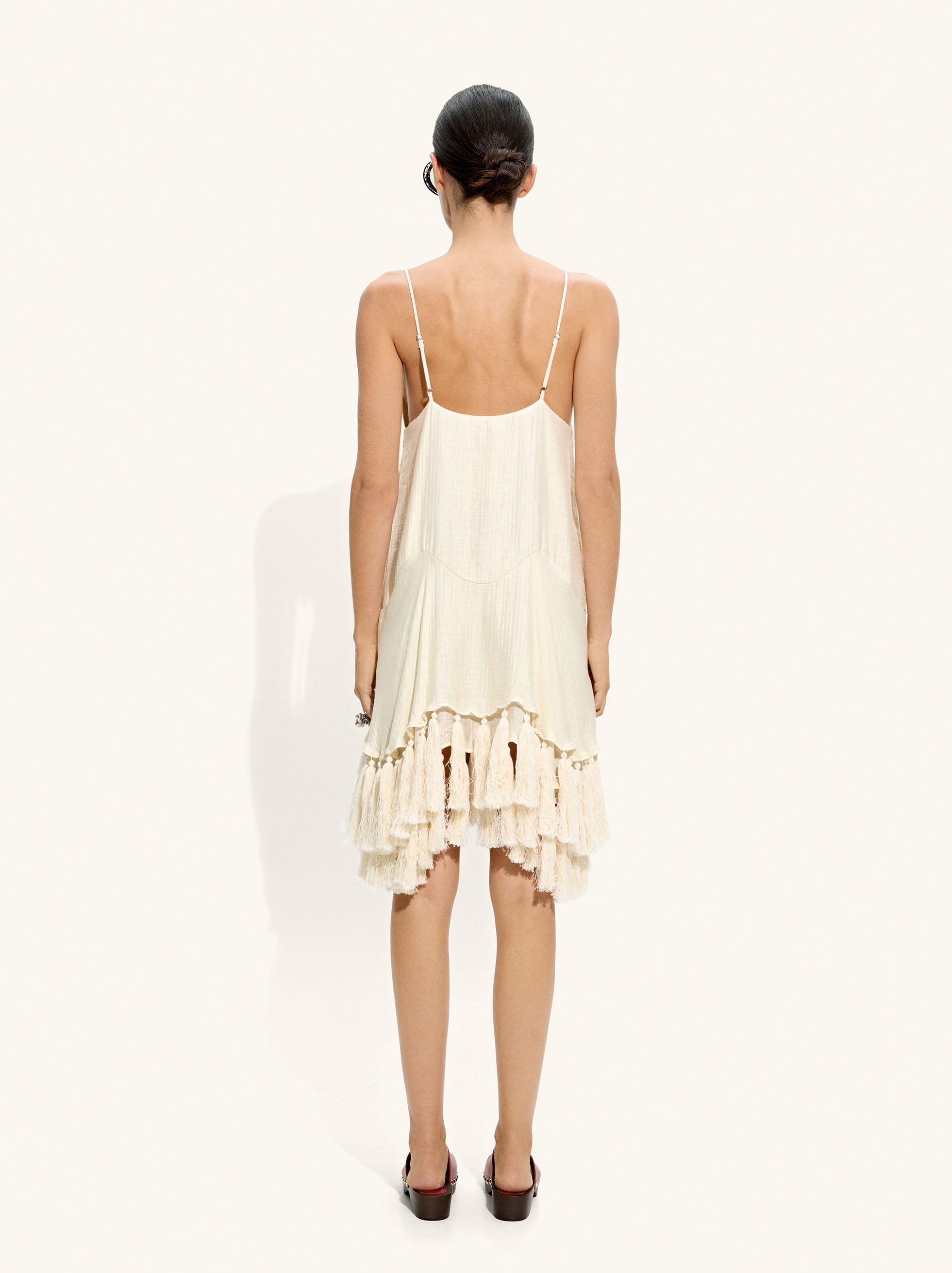 Vestido Fluido De Tirantes Con Borlas