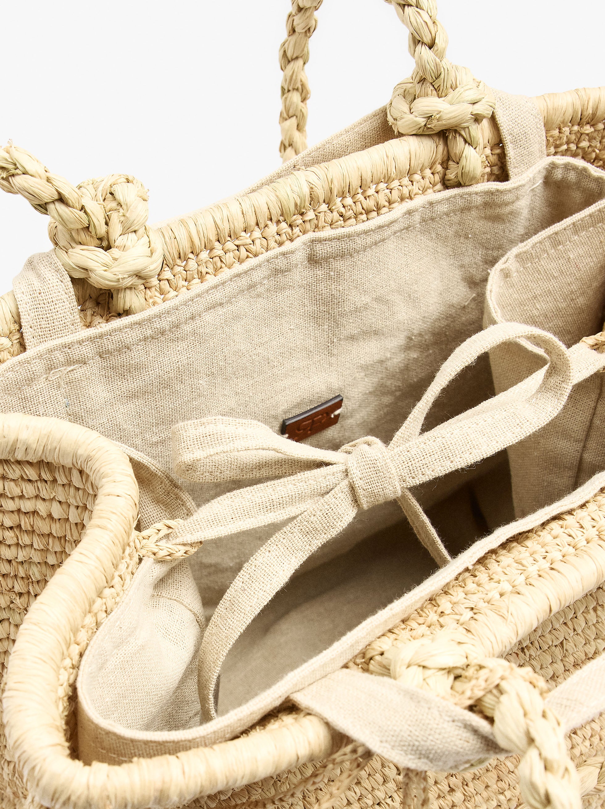 Bolso Shopper De Rafia Con Colgante De Elefante