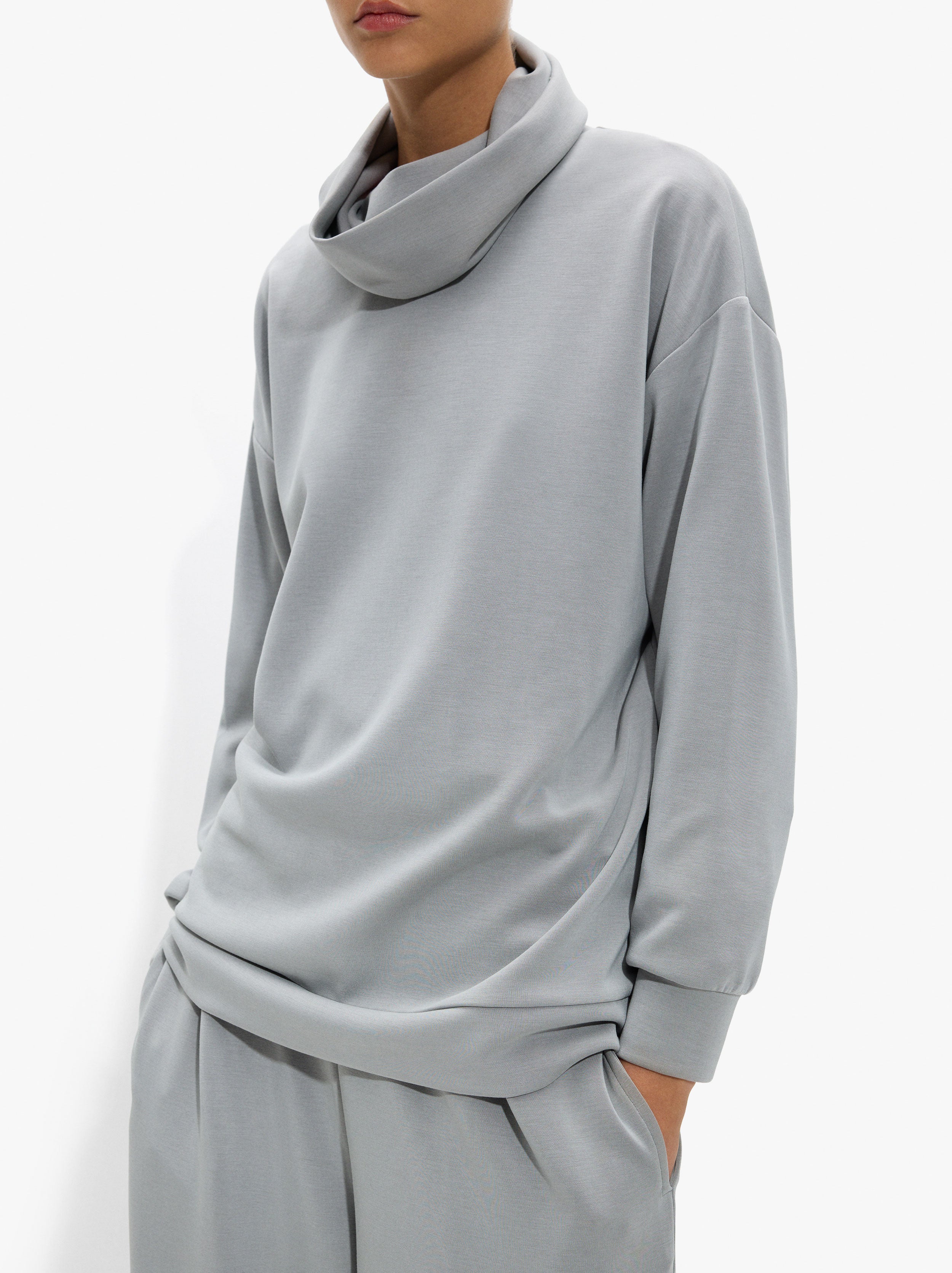 Sudadera Cuello Alto Tacto Suave