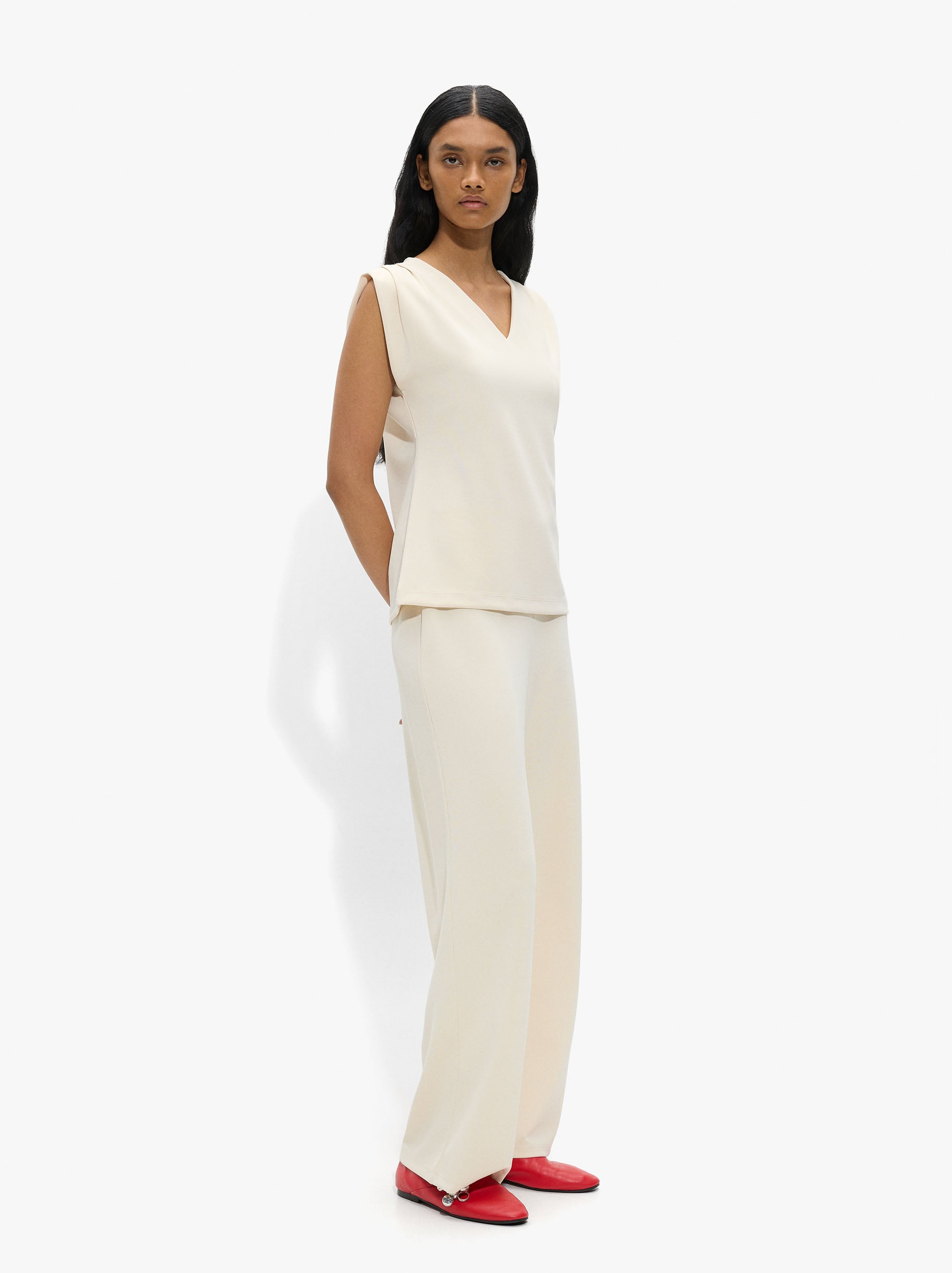 Pantalón Liso Con Trabillas