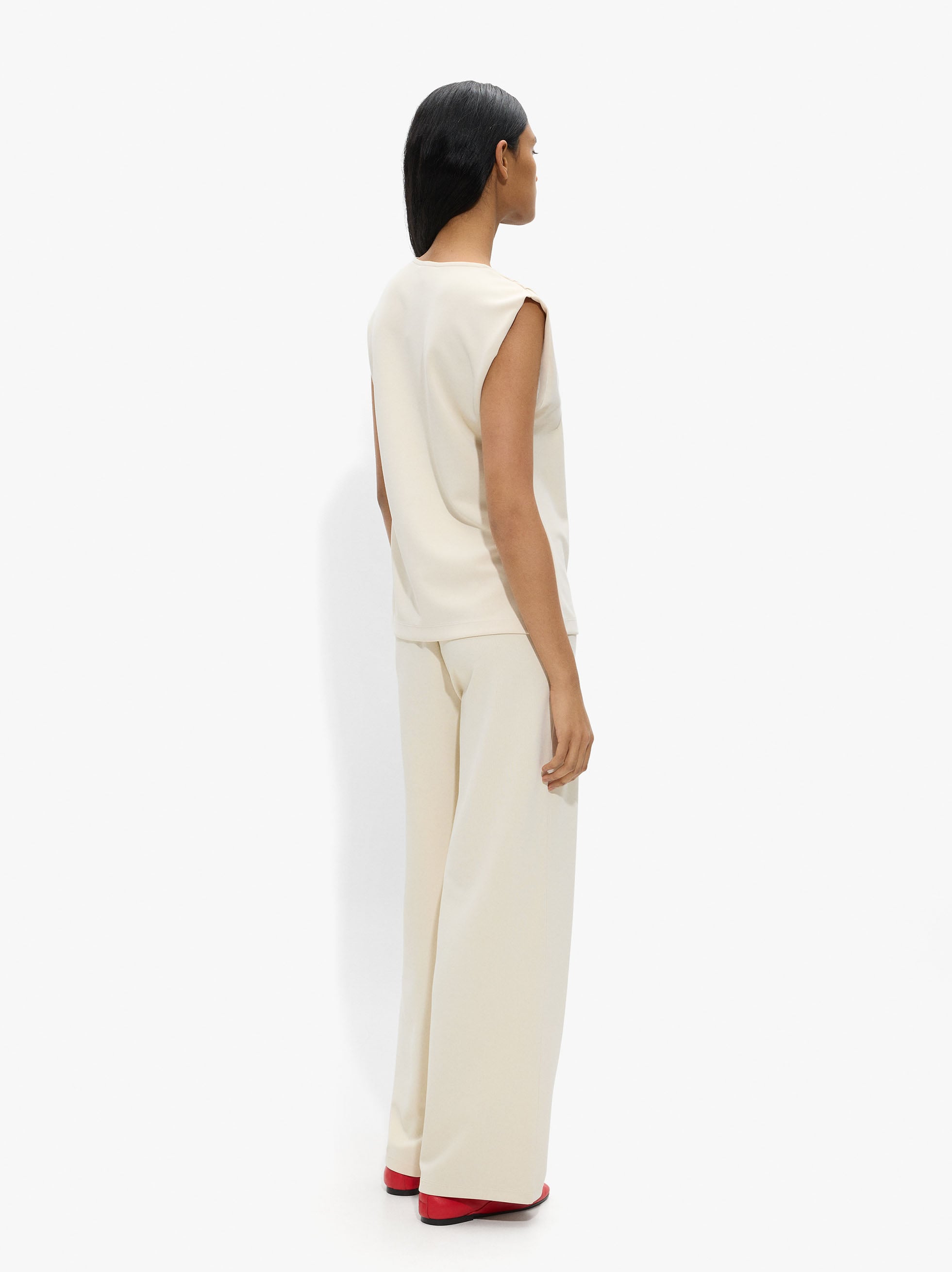 Pantalón Liso Con Trabillas