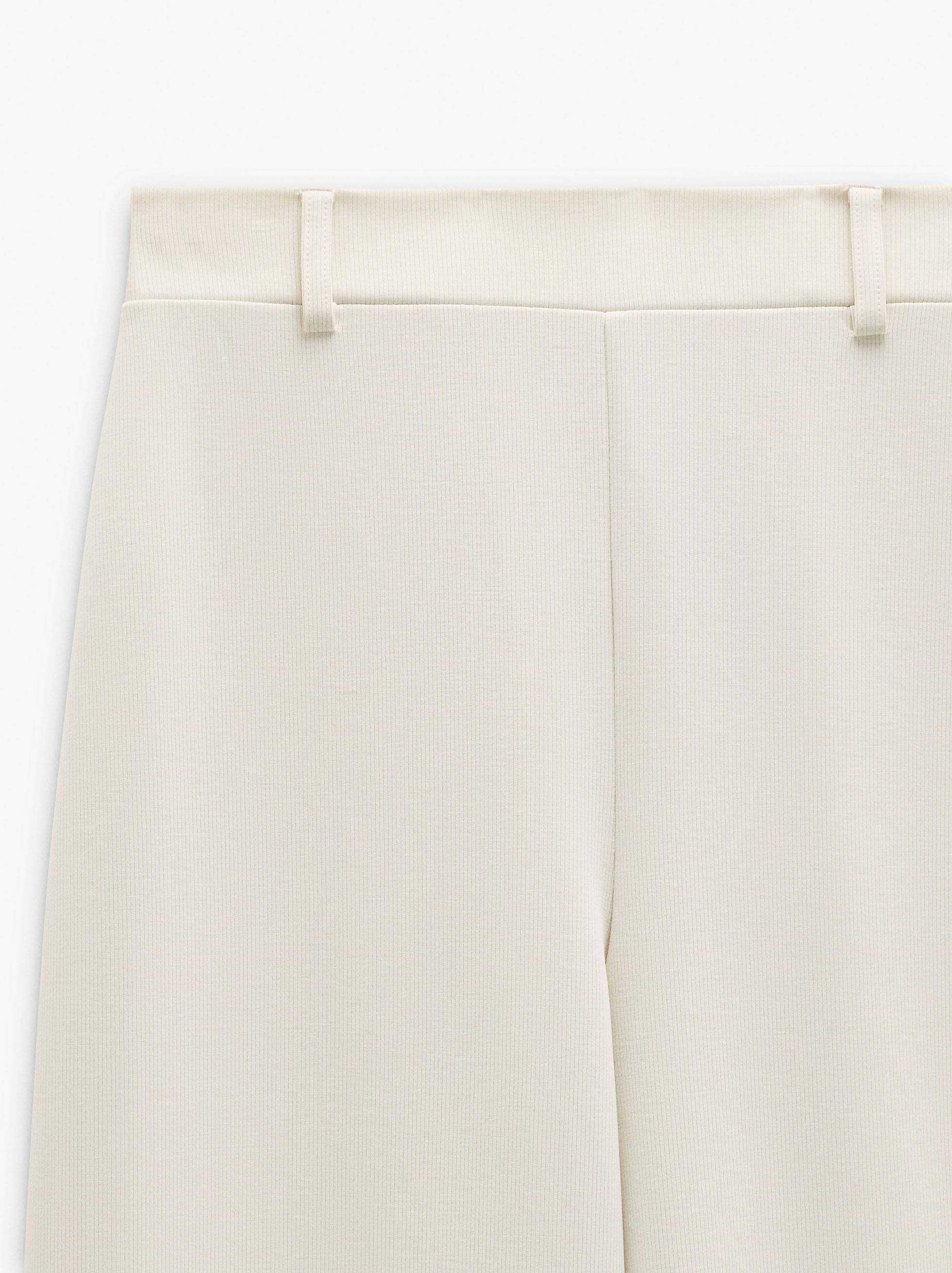 Pantalón Liso Con Trabillas