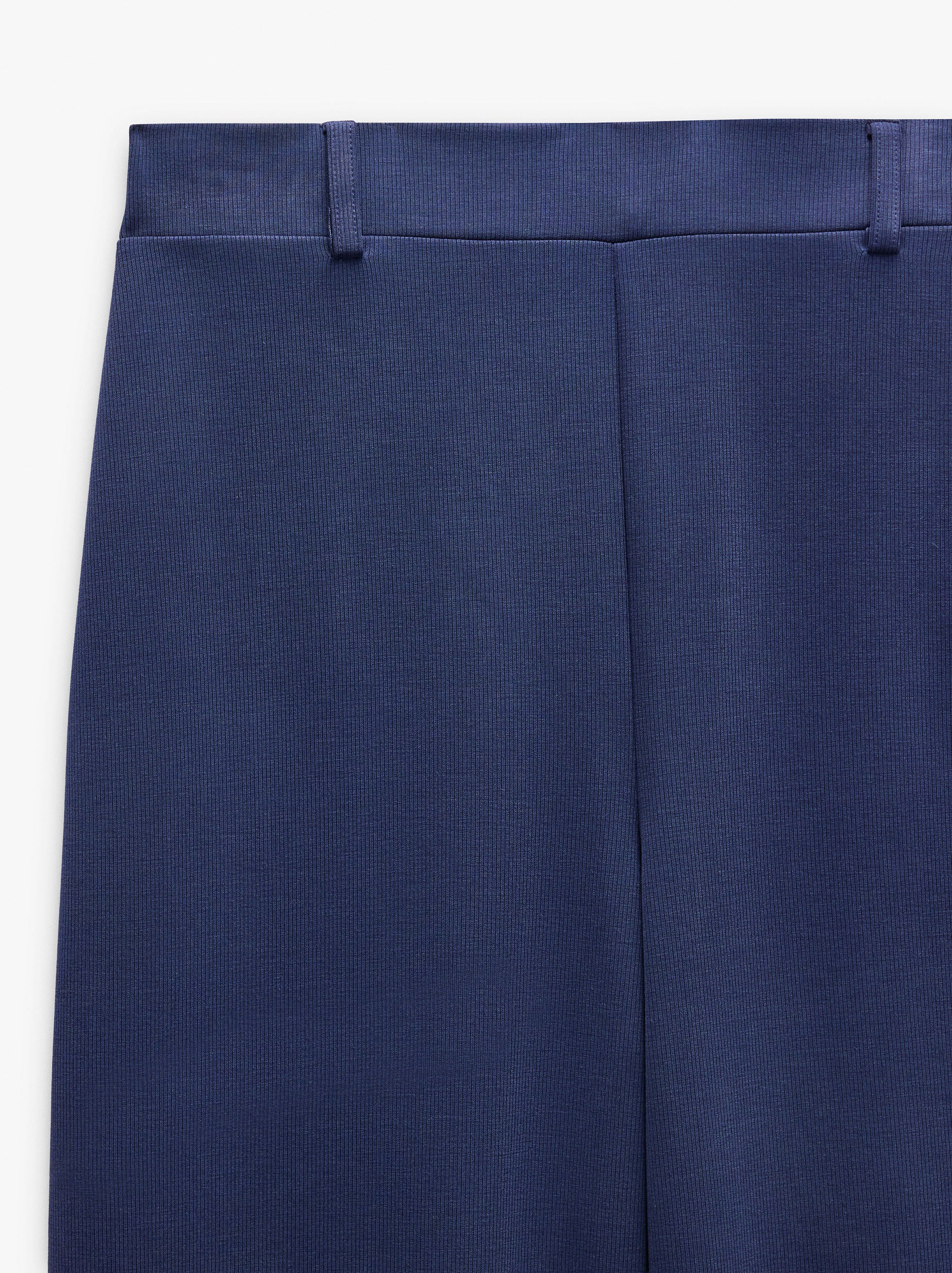 Pantalón Liso Con Trabillas