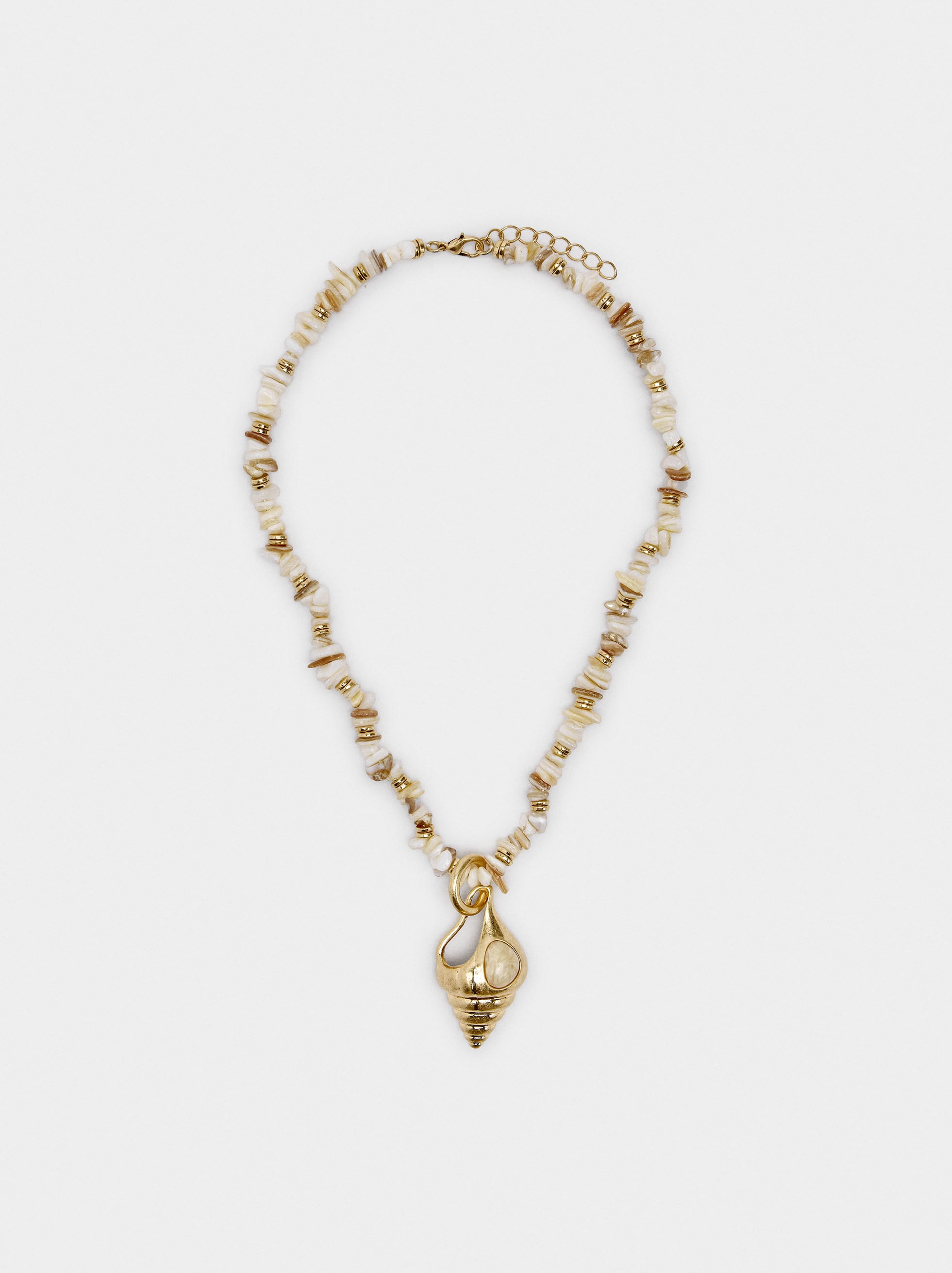 Collar Corto Con Conchas