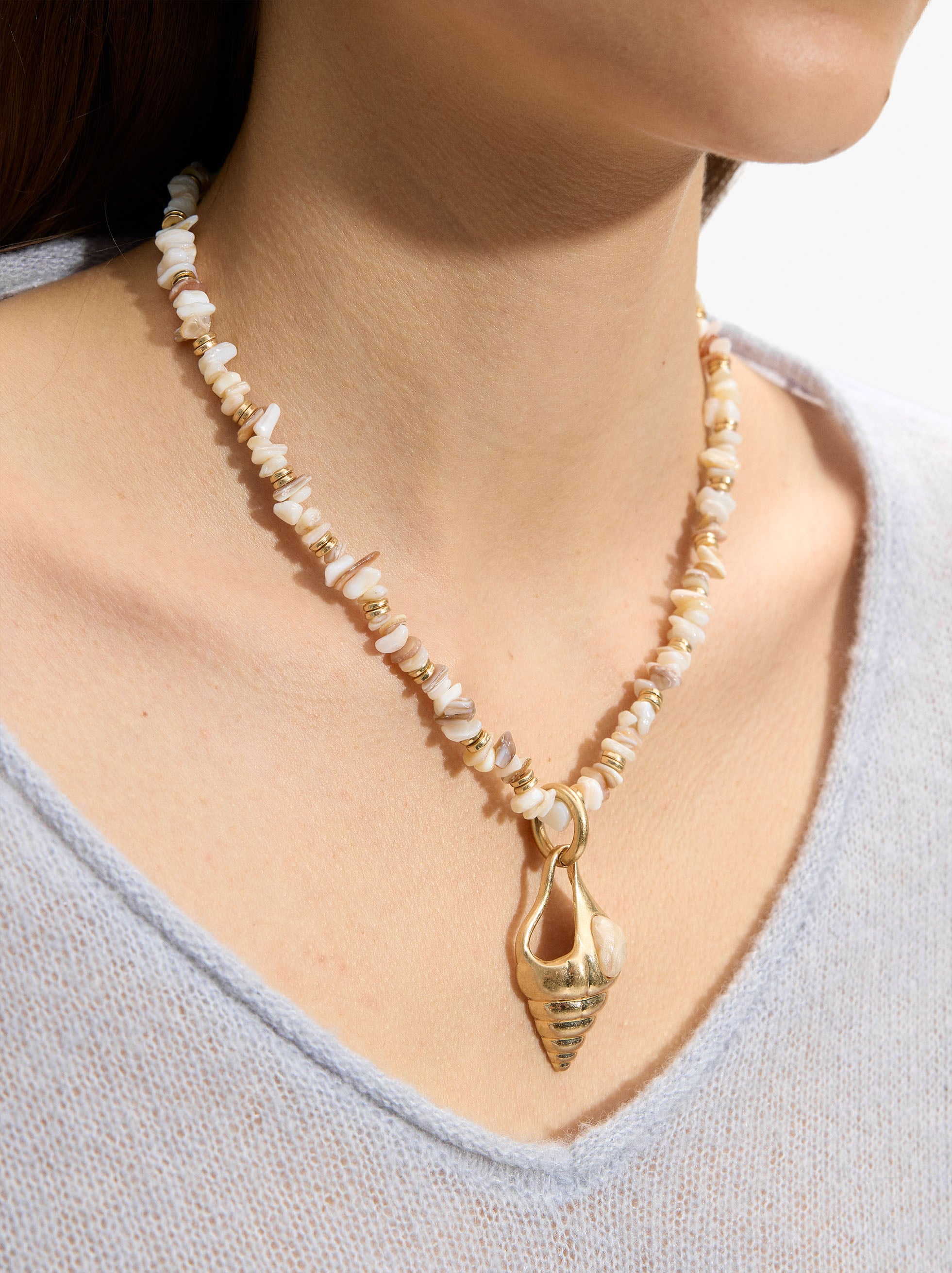 Collar Corto Con Conchas