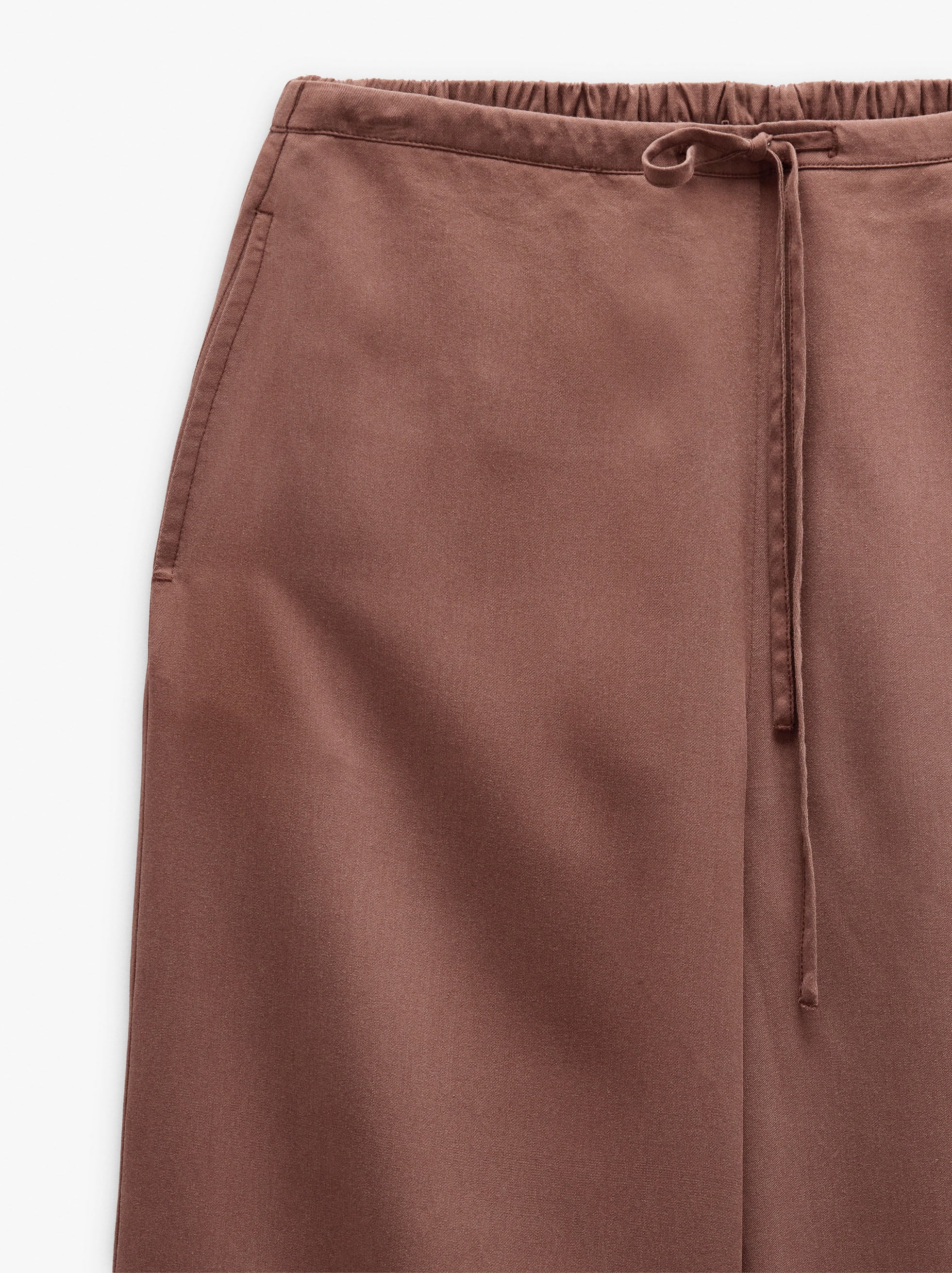 Pantalón Fluido Con Bolsillos