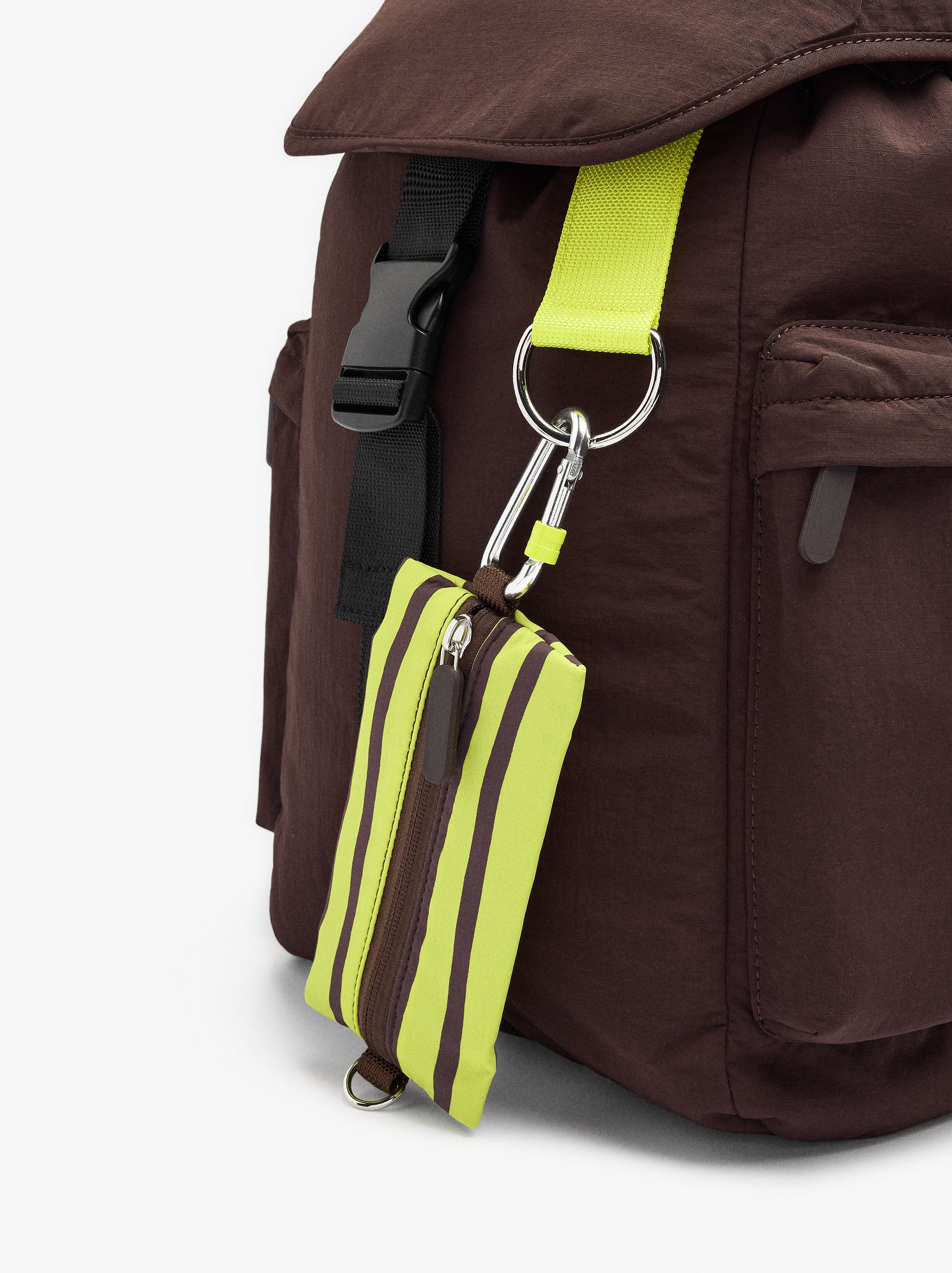 Mochila De Nylon Con Penduro