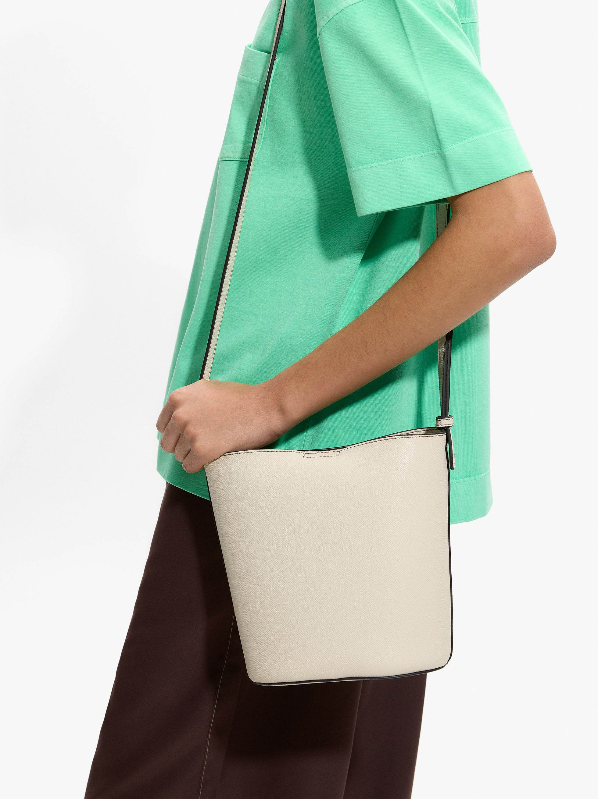 Bolso Bandolera Con Textura Y Bolso Removible