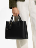 Bolso Tote Con Textura Y Penduro