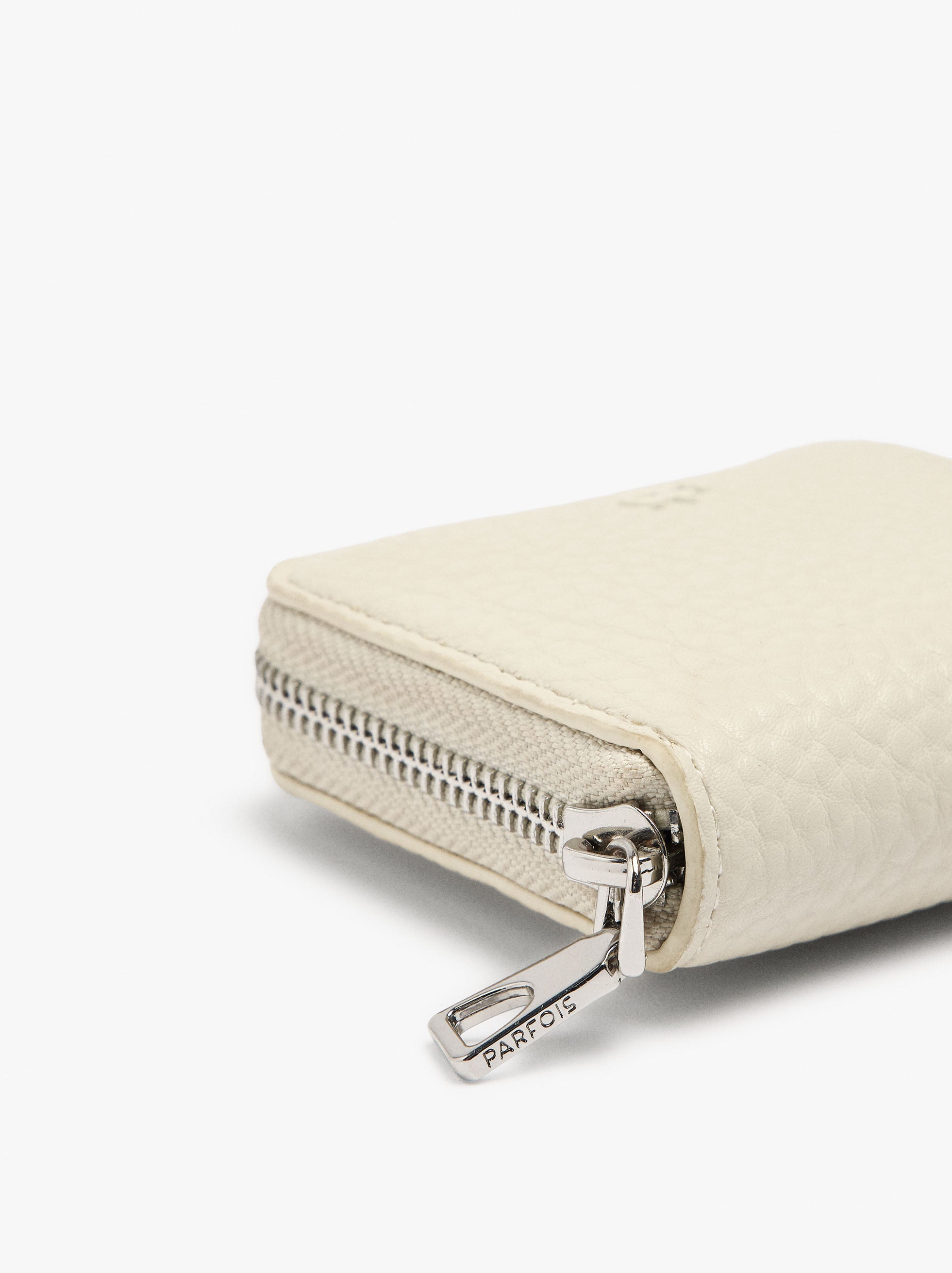 Cartera Básica Con Textura