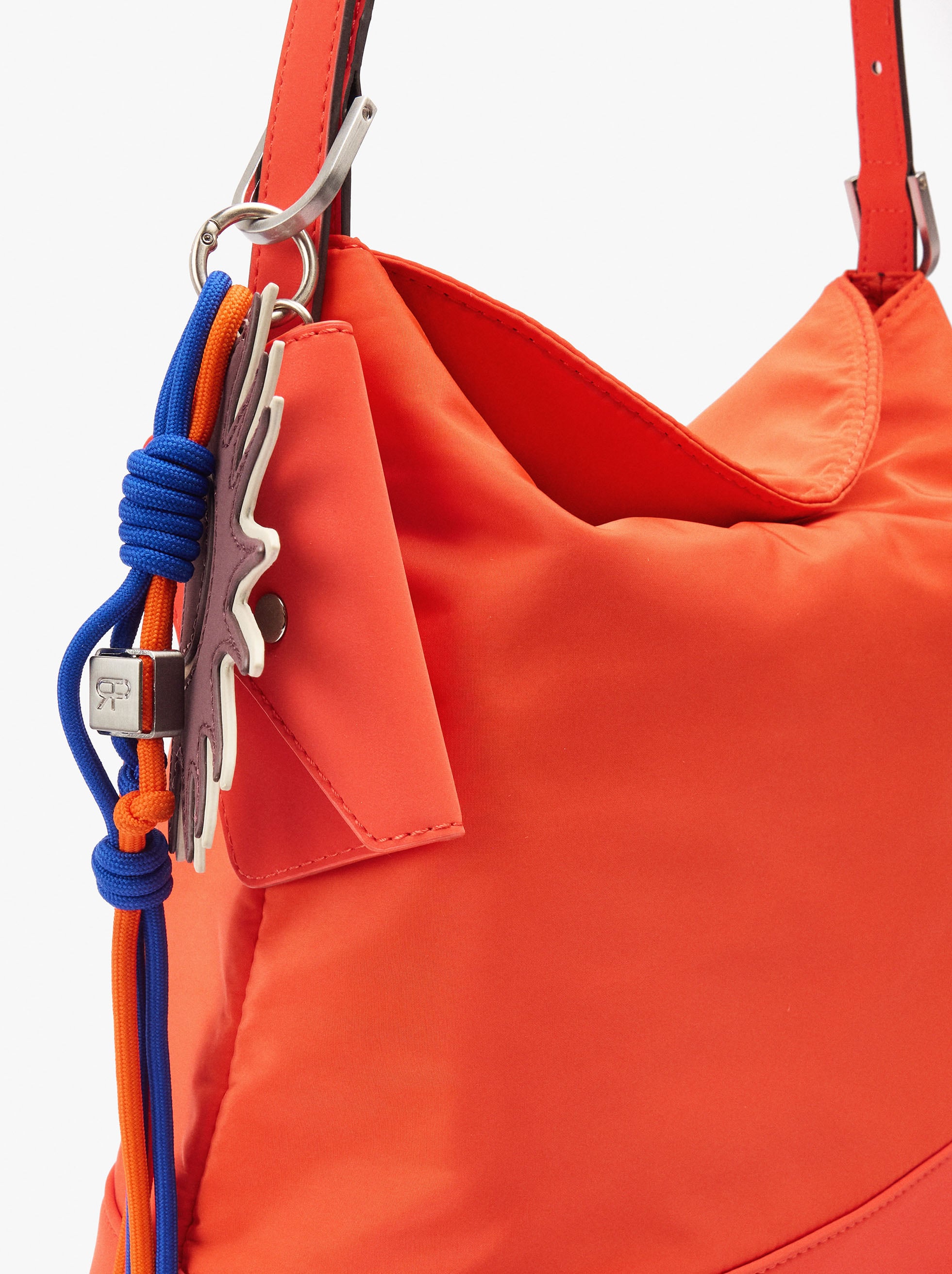 Bolso De Hombro De Nylon Con Colgadura