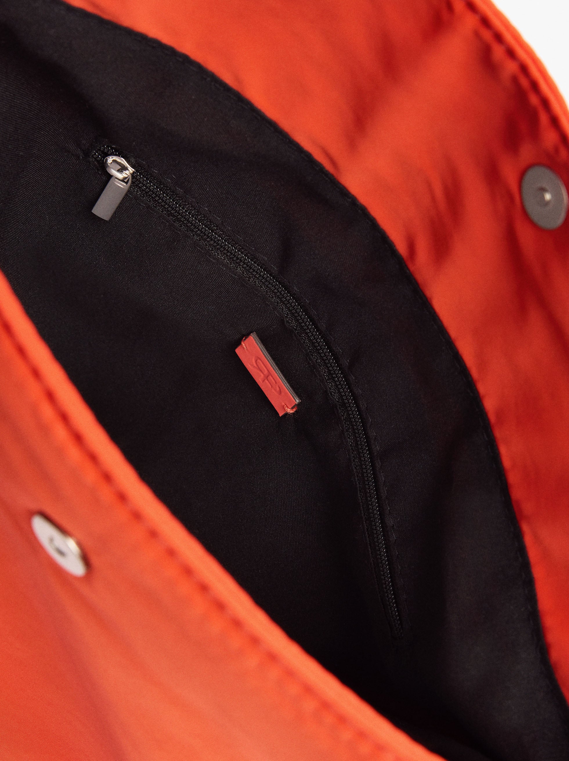 Bolso De Hombro De Nylon Con Colgadura