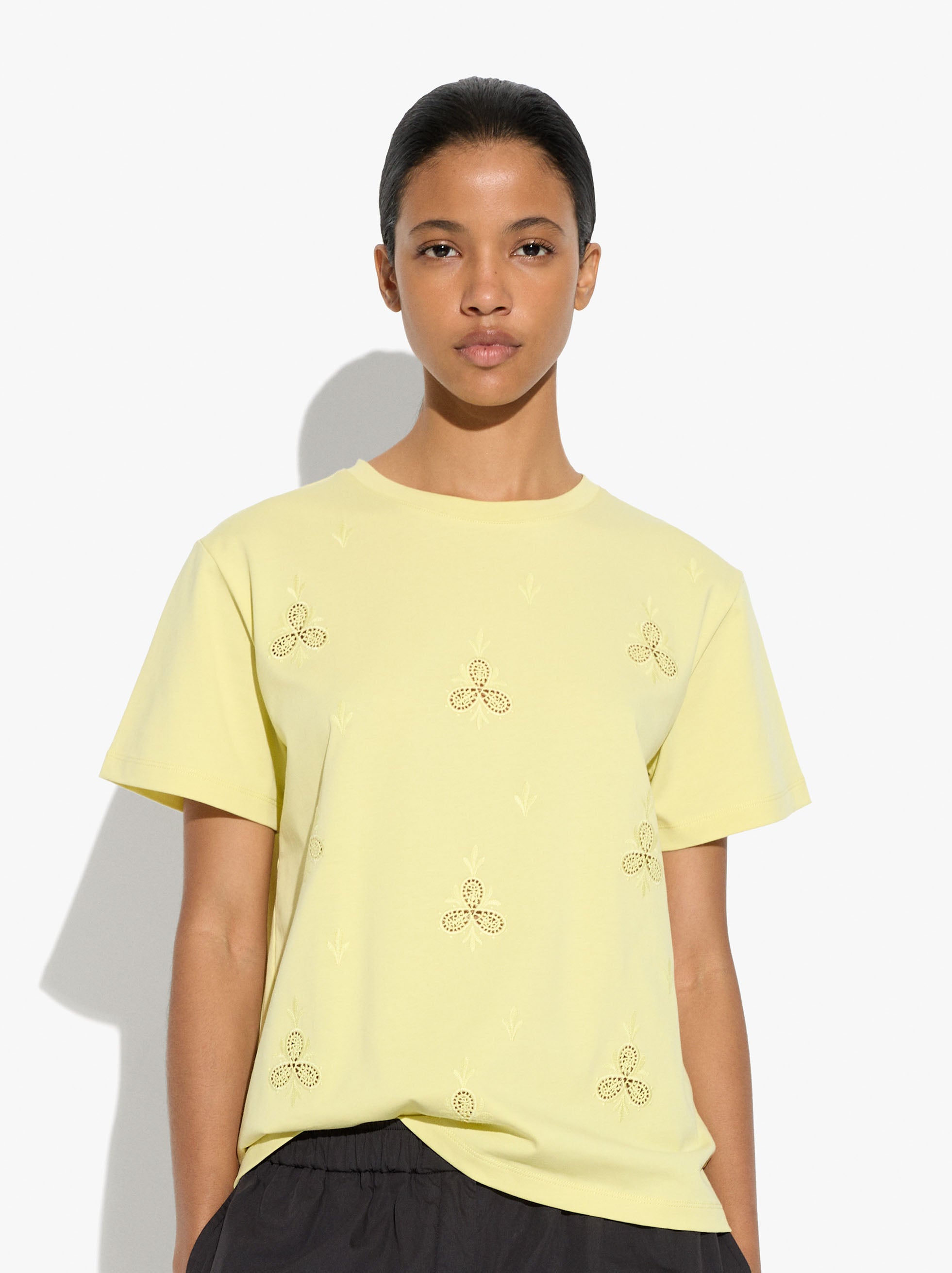 Camiseta Bordado Perforado 100% Algodón
