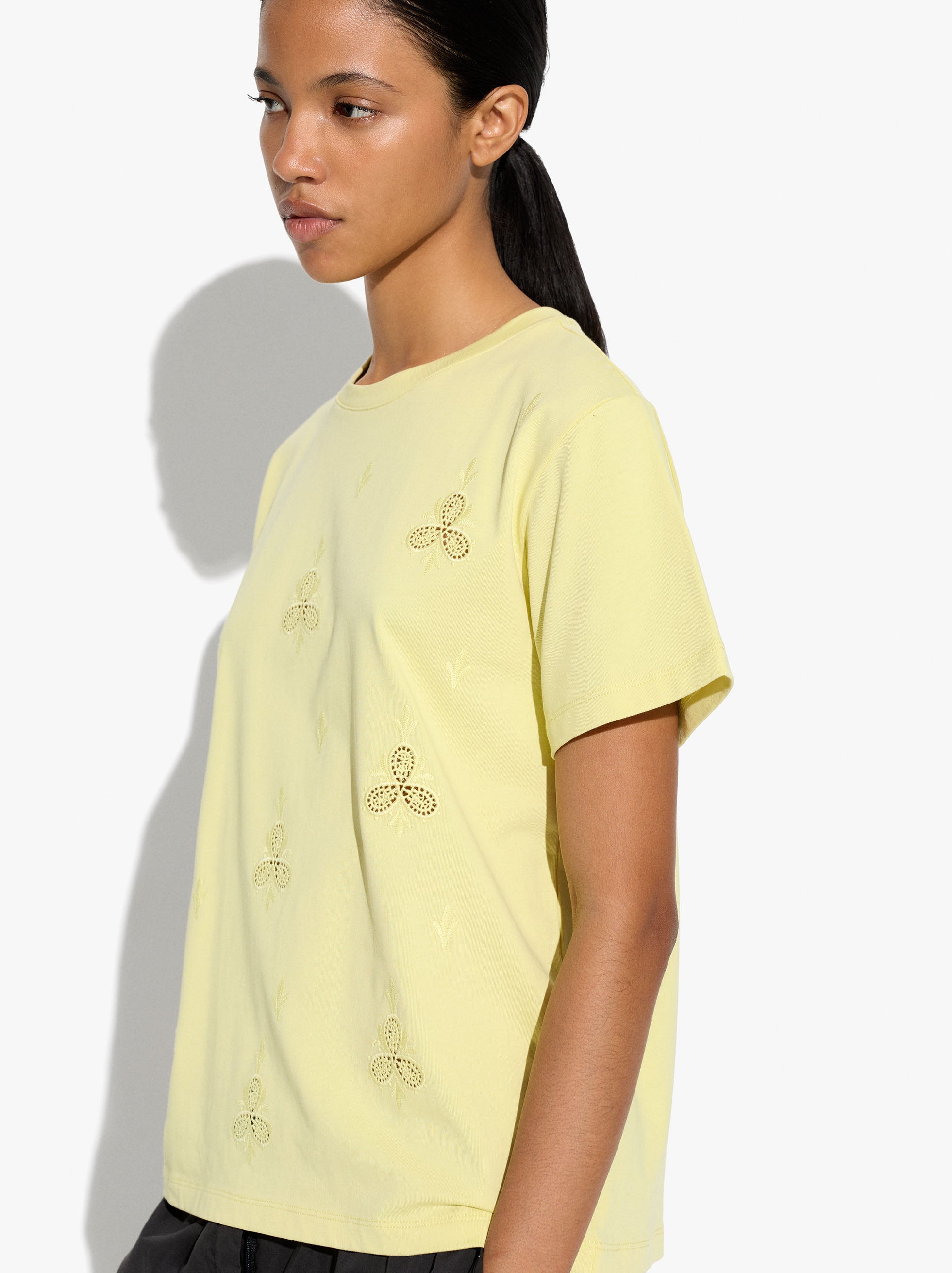Camiseta Bordado Perforado 100% Algodón