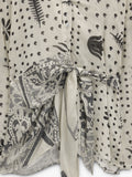 Blusa Fluida Estampada Con Drapeado Y Nudo