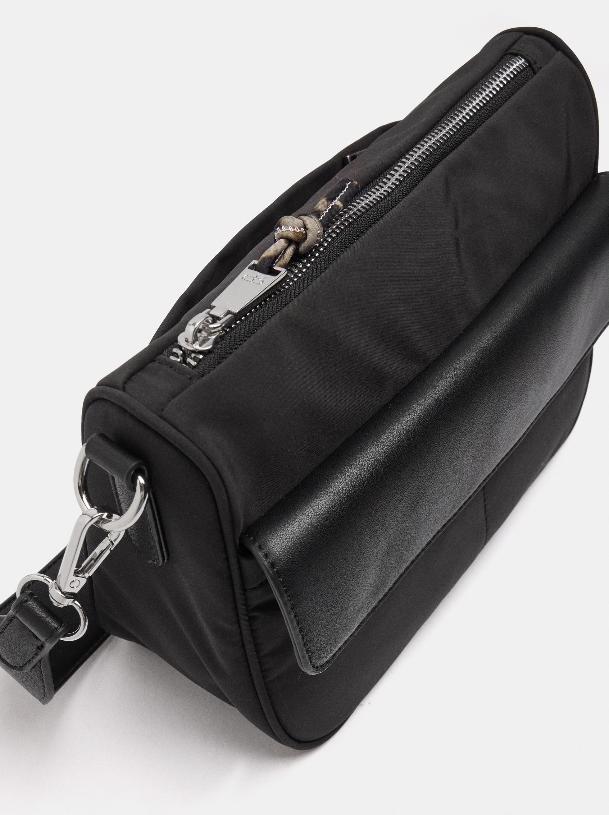 Bolso Bandolera De Nylon Con Bolsillo De Solapa